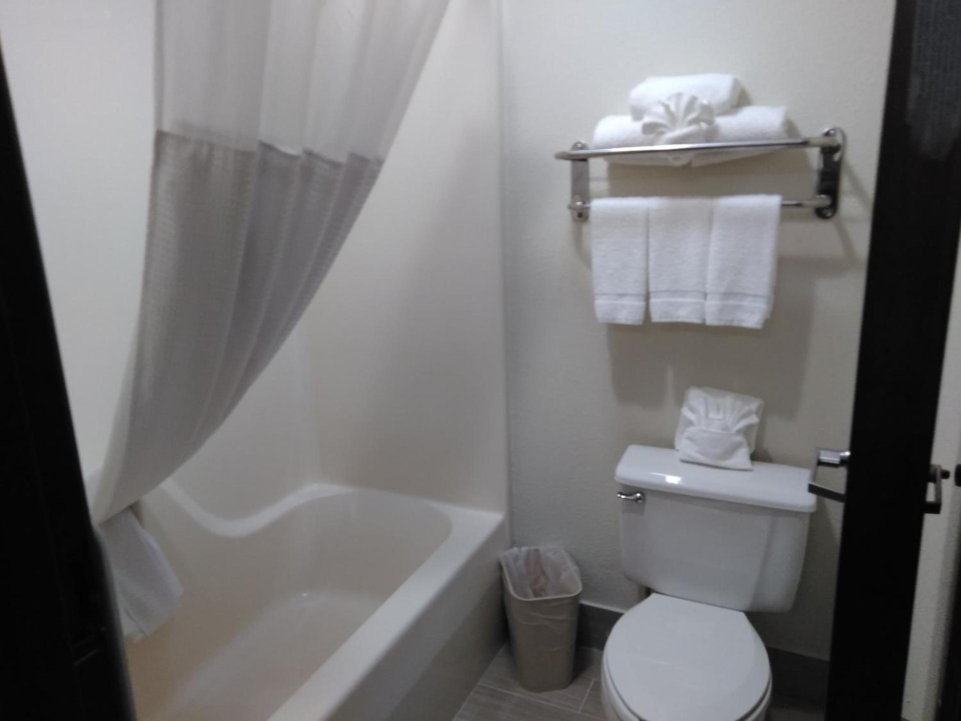 Quality Inn & Suites Mount Vernon photo 29