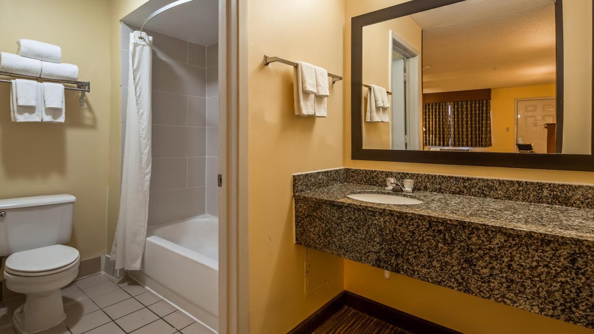 Days Inn by Wyndham Round Rock photo 7
