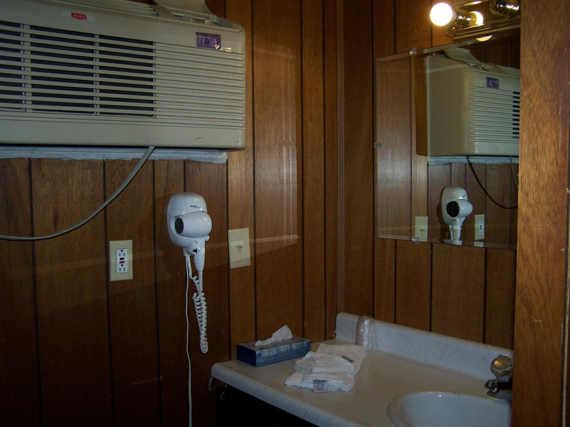 Golden Knight Inn and Suites photo 19