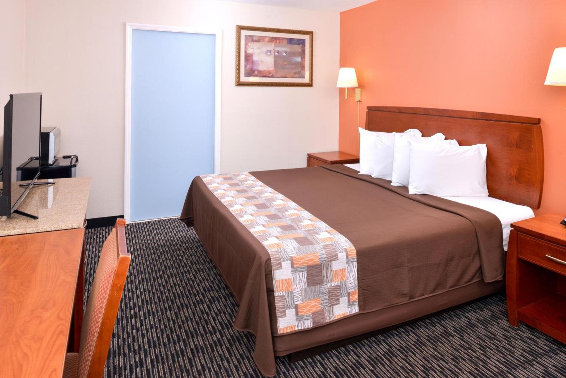 Americas Best Value Inn Sullivan photo 9