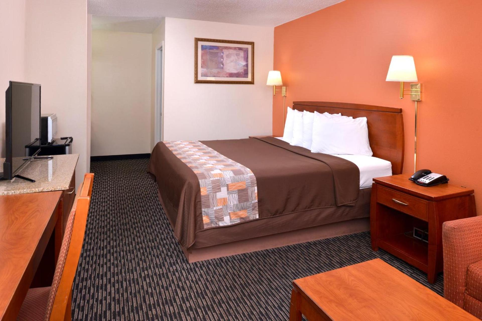 Americas Best Value Inn Sullivan photo 17