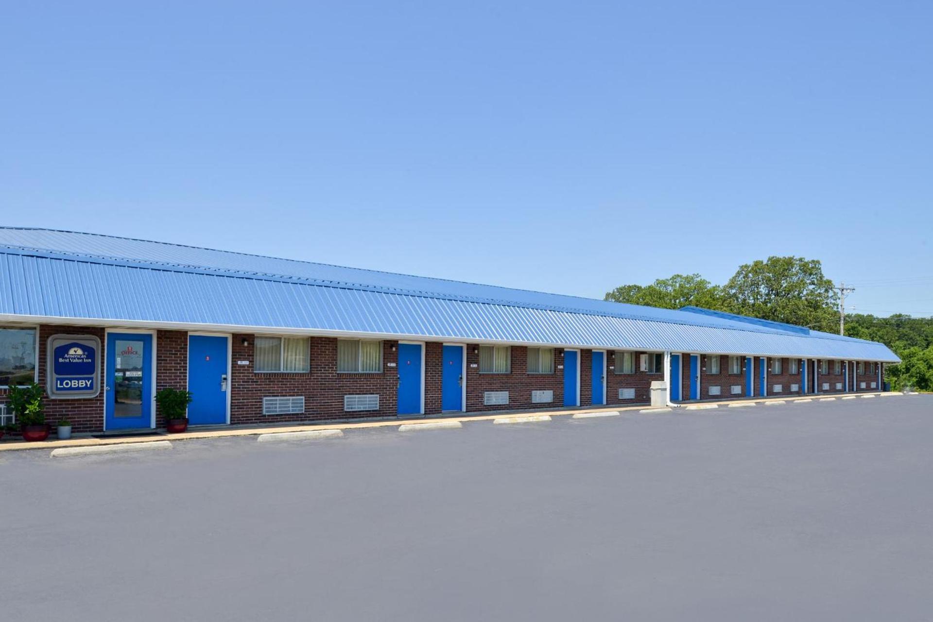 Americas Best Value Inn Sullivan photo 4