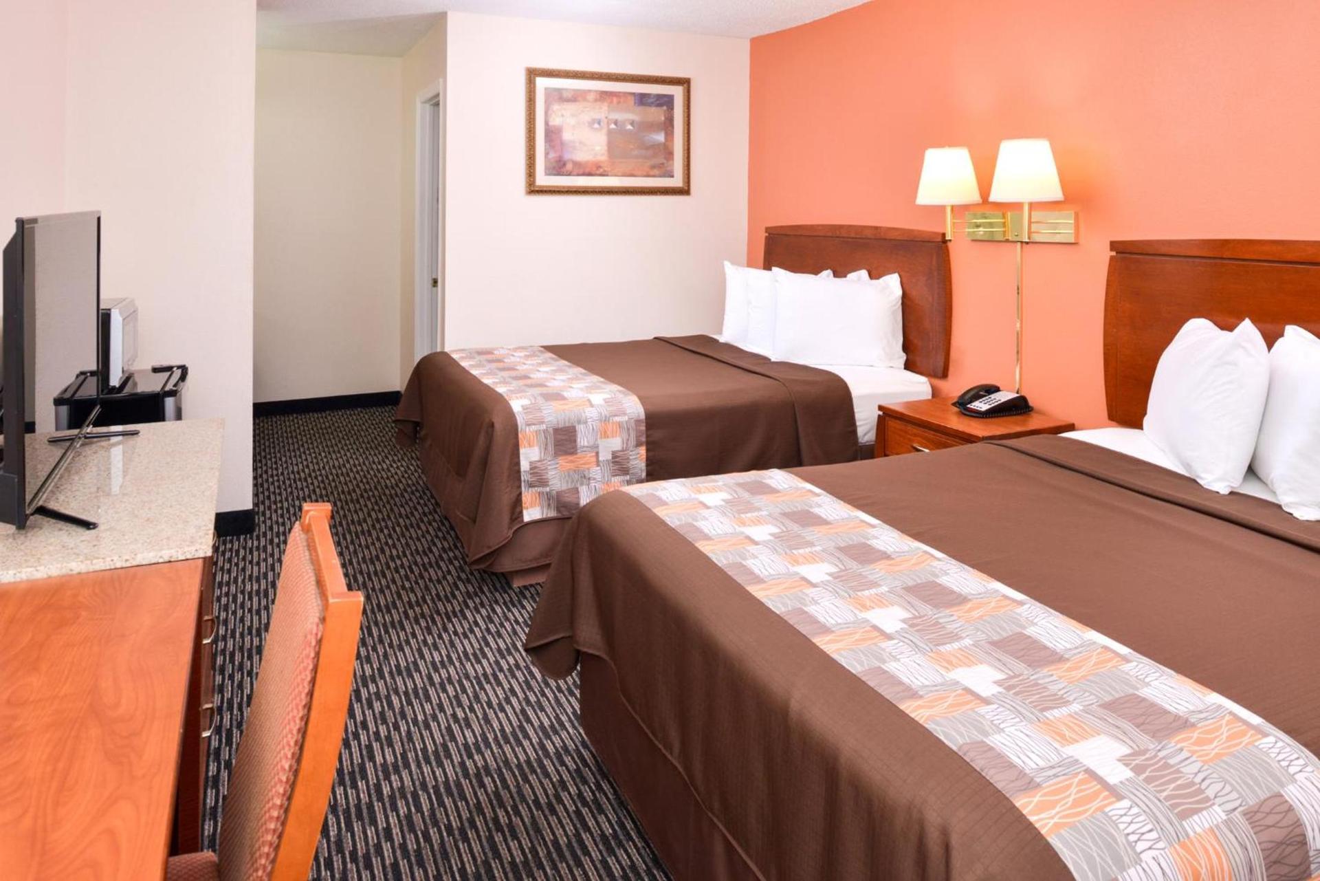 Americas Best Value Inn Sullivan photo 18