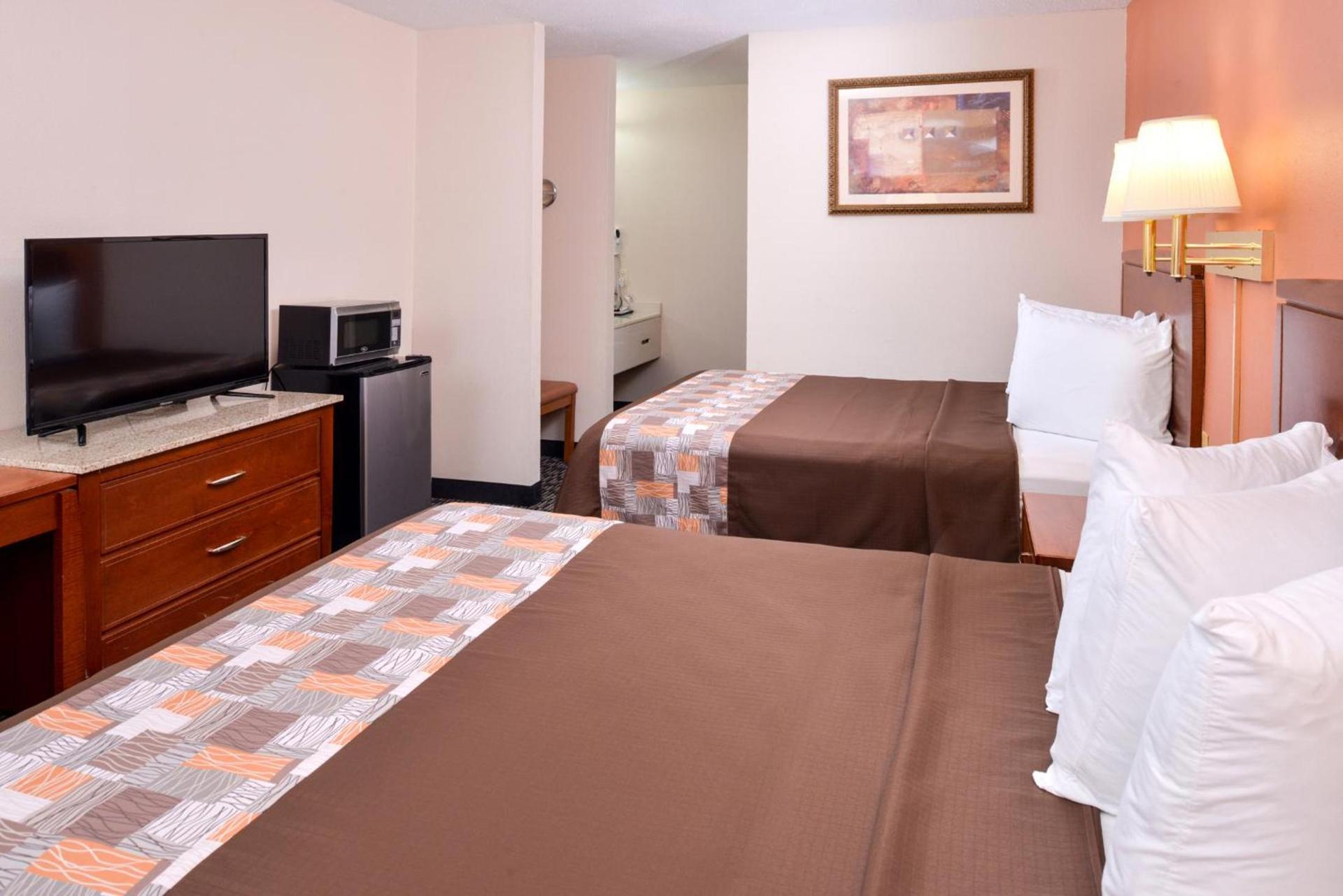 Americas Best Value Inn Sullivan photo 19
