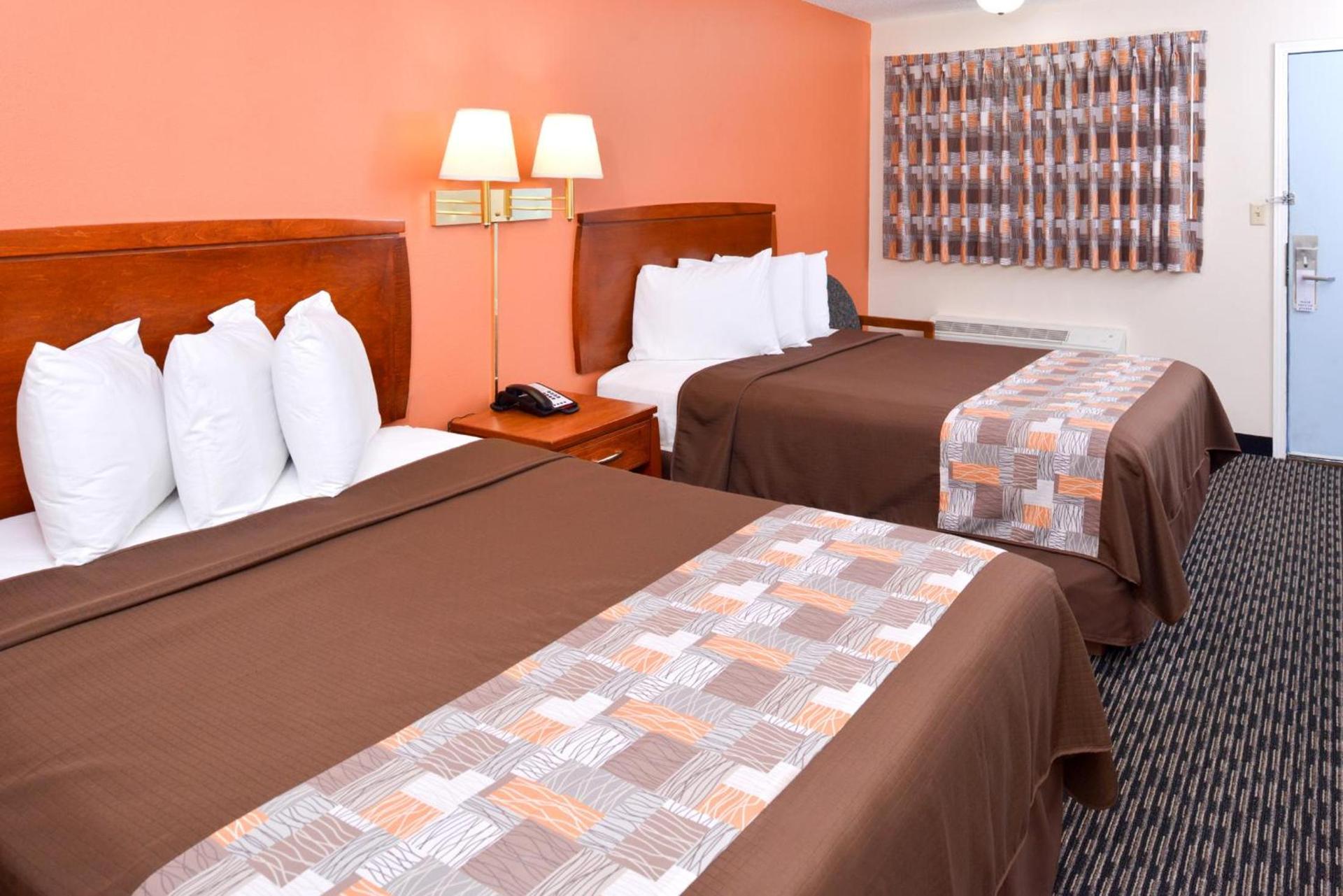 Americas Best Value Inn Sullivan photo 20