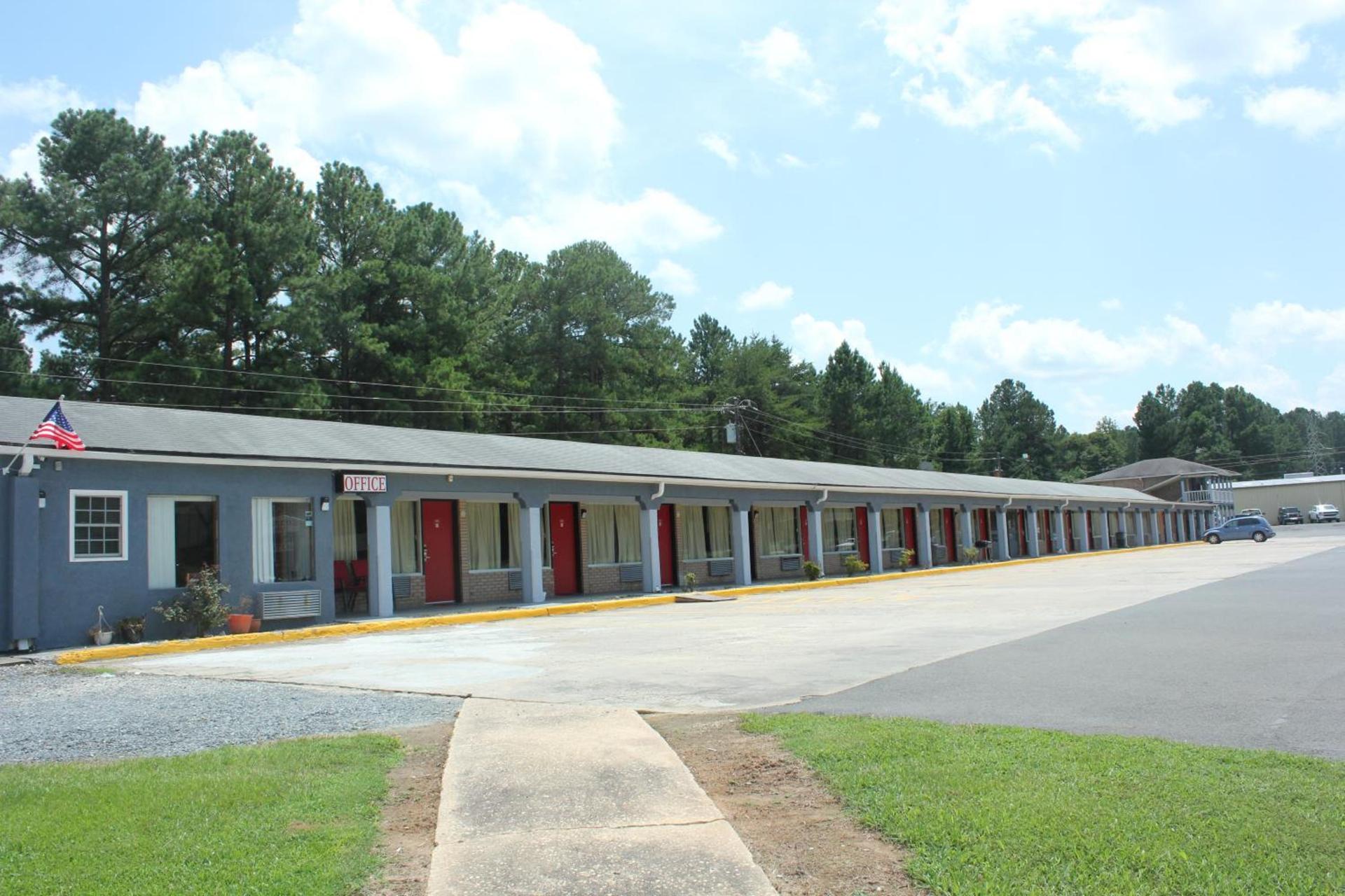 Roadway Inn Troy photo 1
