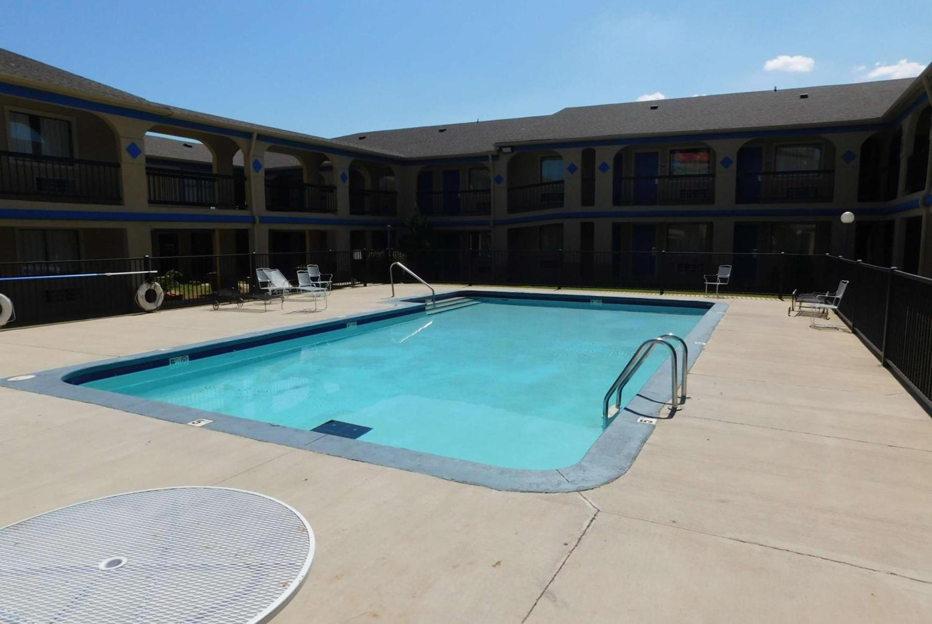 Days Inn by Wyndham Oklahoma City NW Expressway photo 3