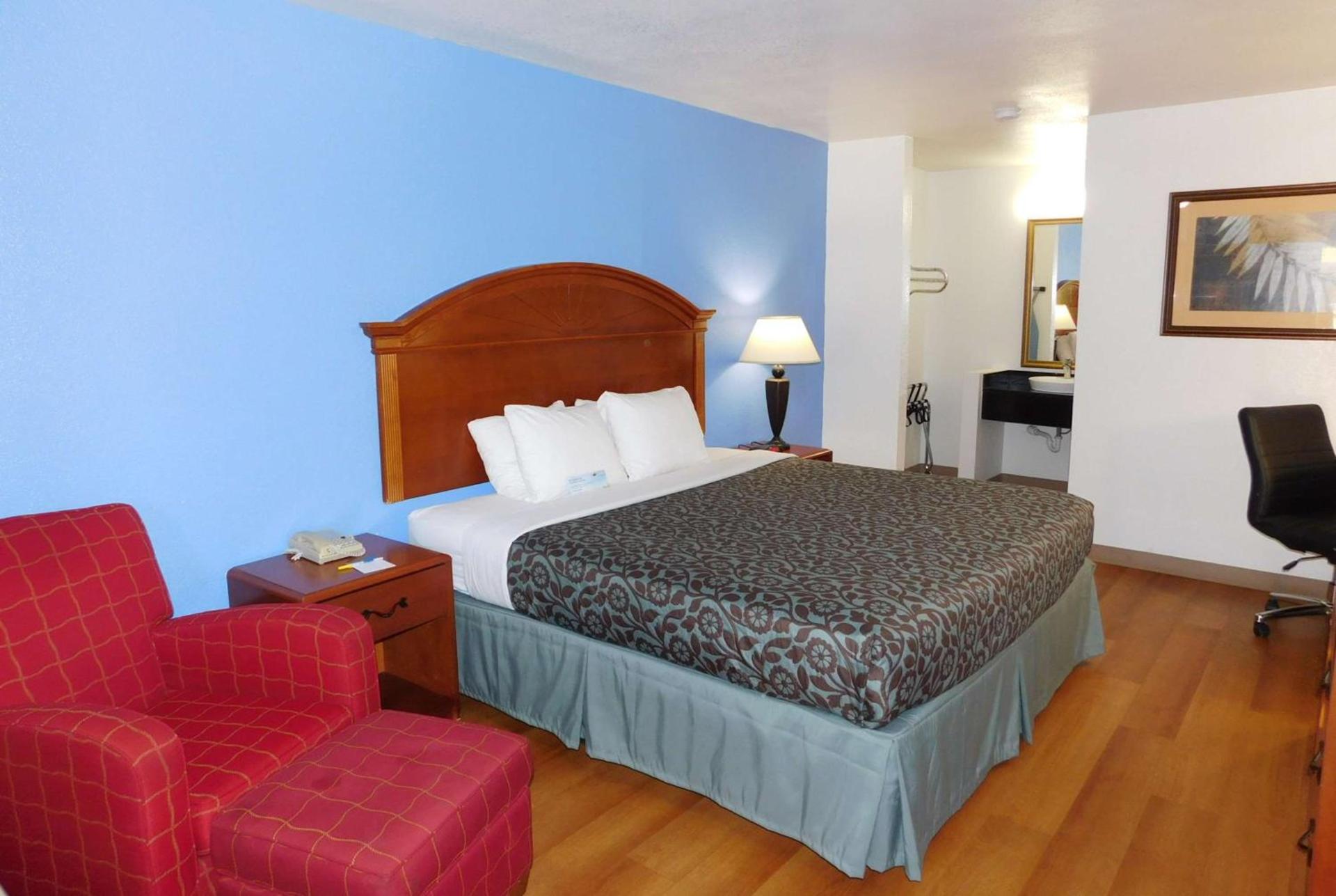 Days Inn by Wyndham Oklahoma City NW Expressway photo 4