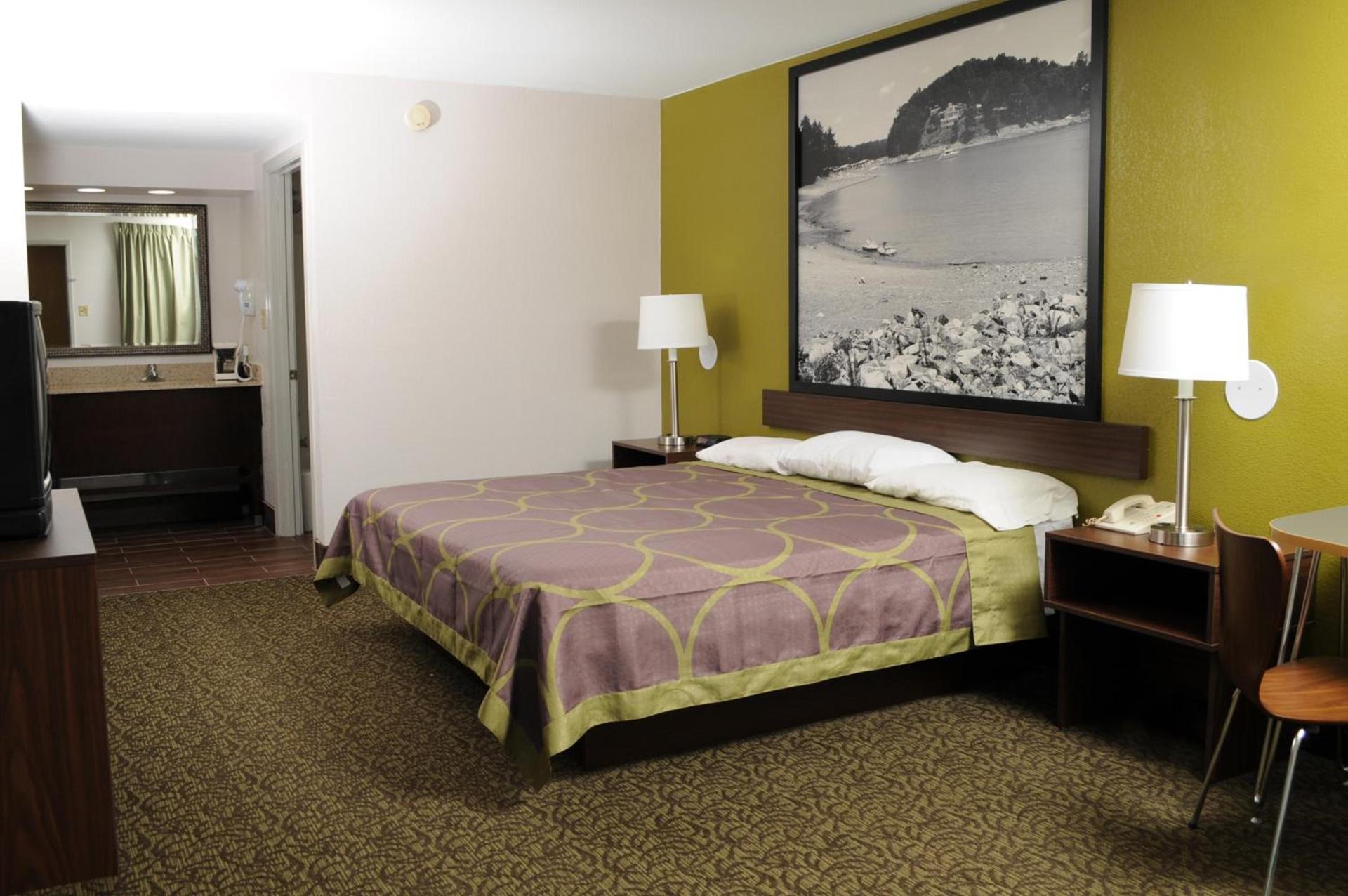 Super 8 by Wyndham Gainesville photo 25