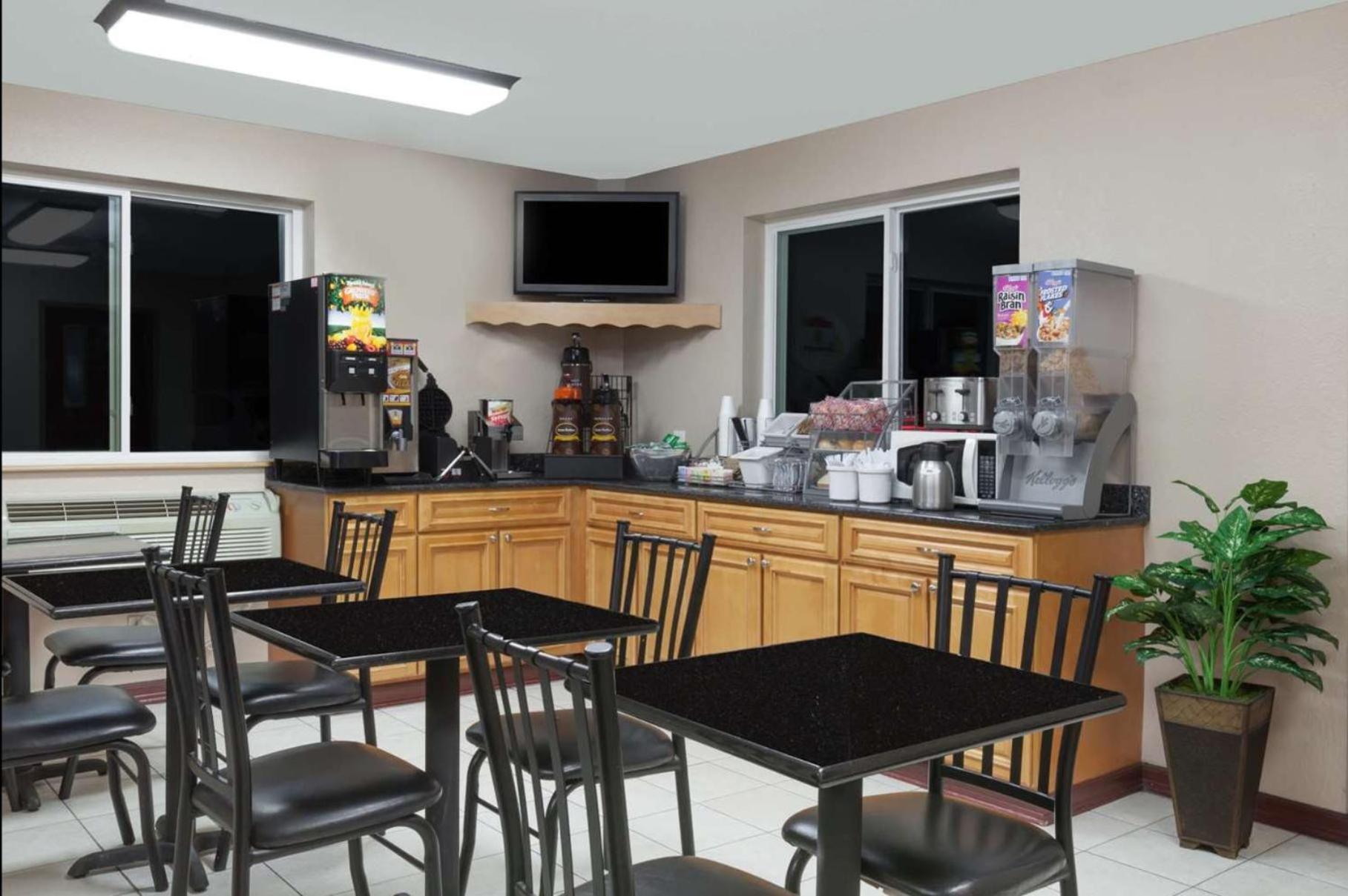 Super 8 by Wyndham Latham - Albany Airport photo 20