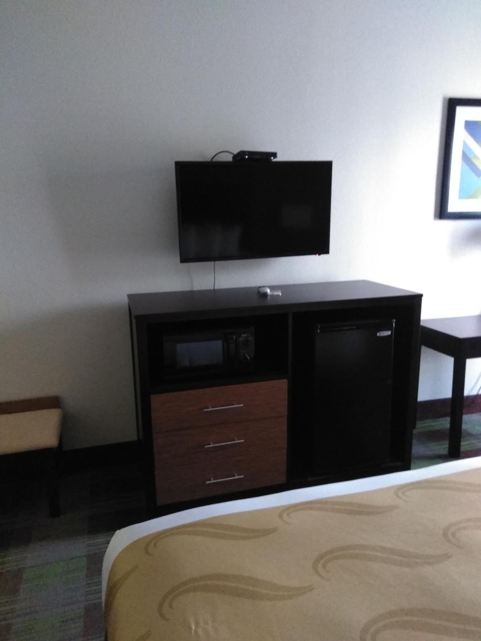 Quality Inn & Suites Mount Vernon photo 52