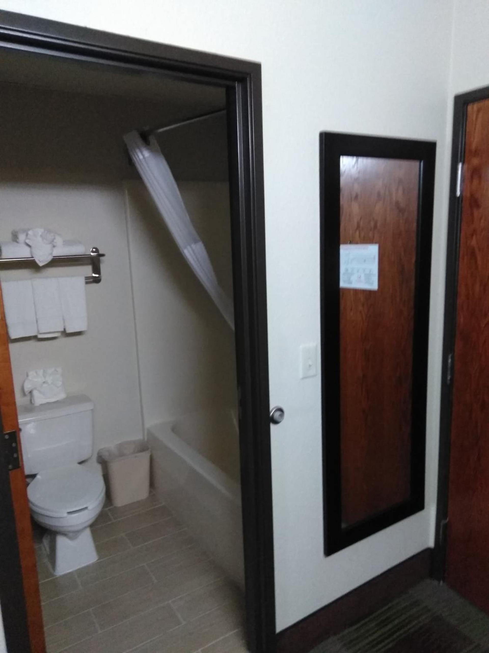 Quality Inn & Suites Mount Vernon photo 45