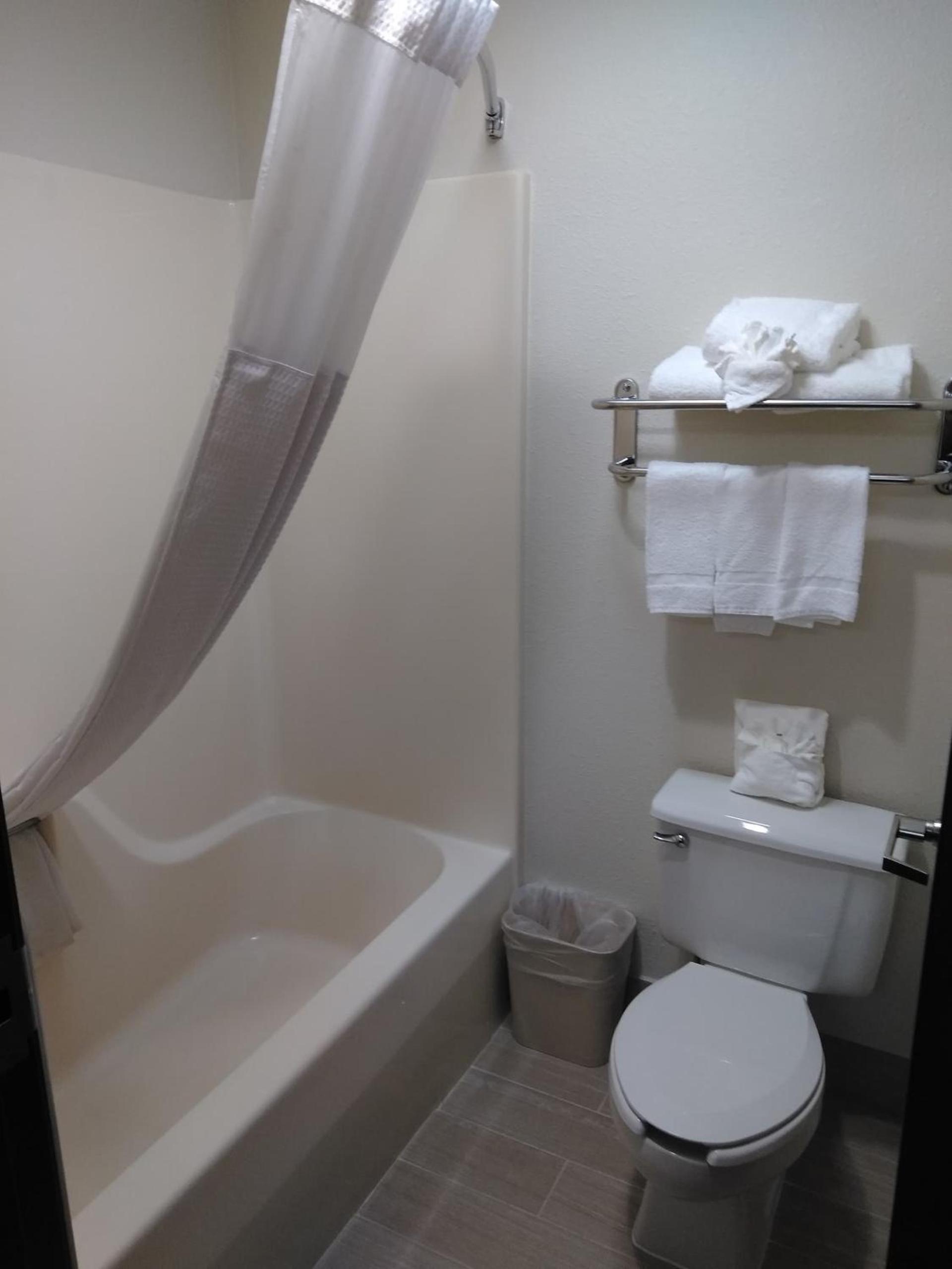 Quality Inn & Suites Mount Vernon photo 37