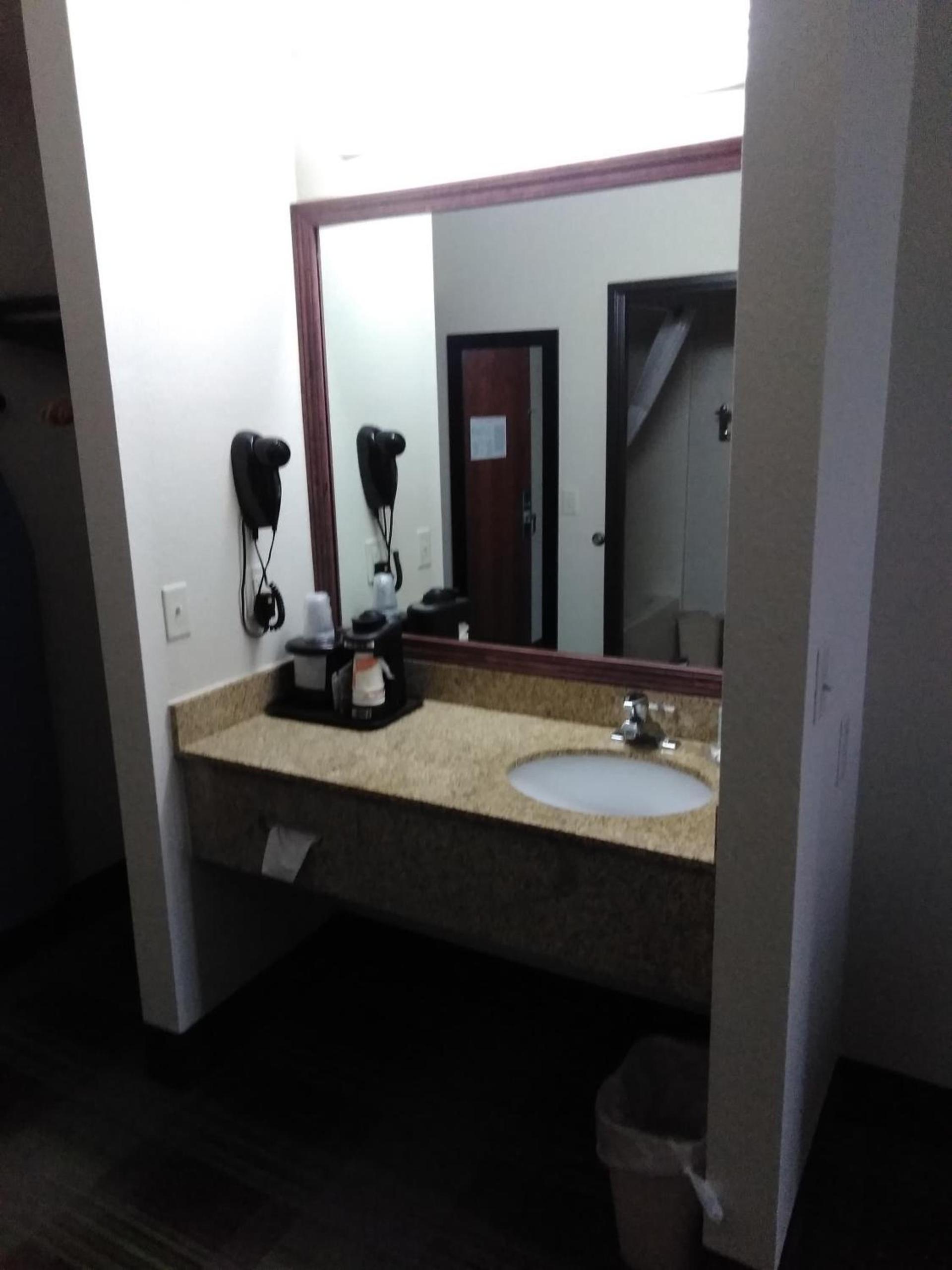 Quality Inn & Suites Mount Vernon photo 57