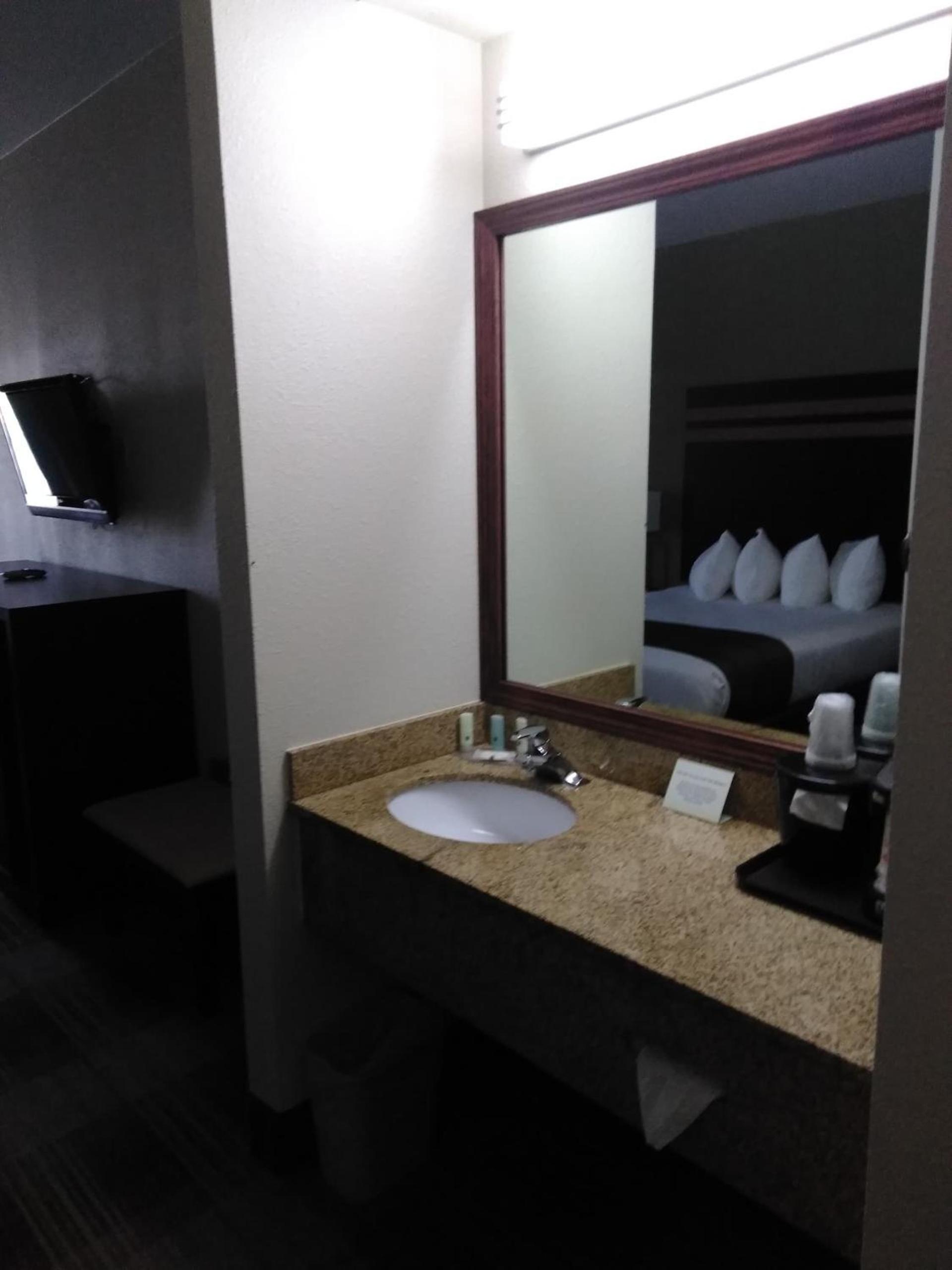 Quality Inn & Suites Mount Vernon photo 42