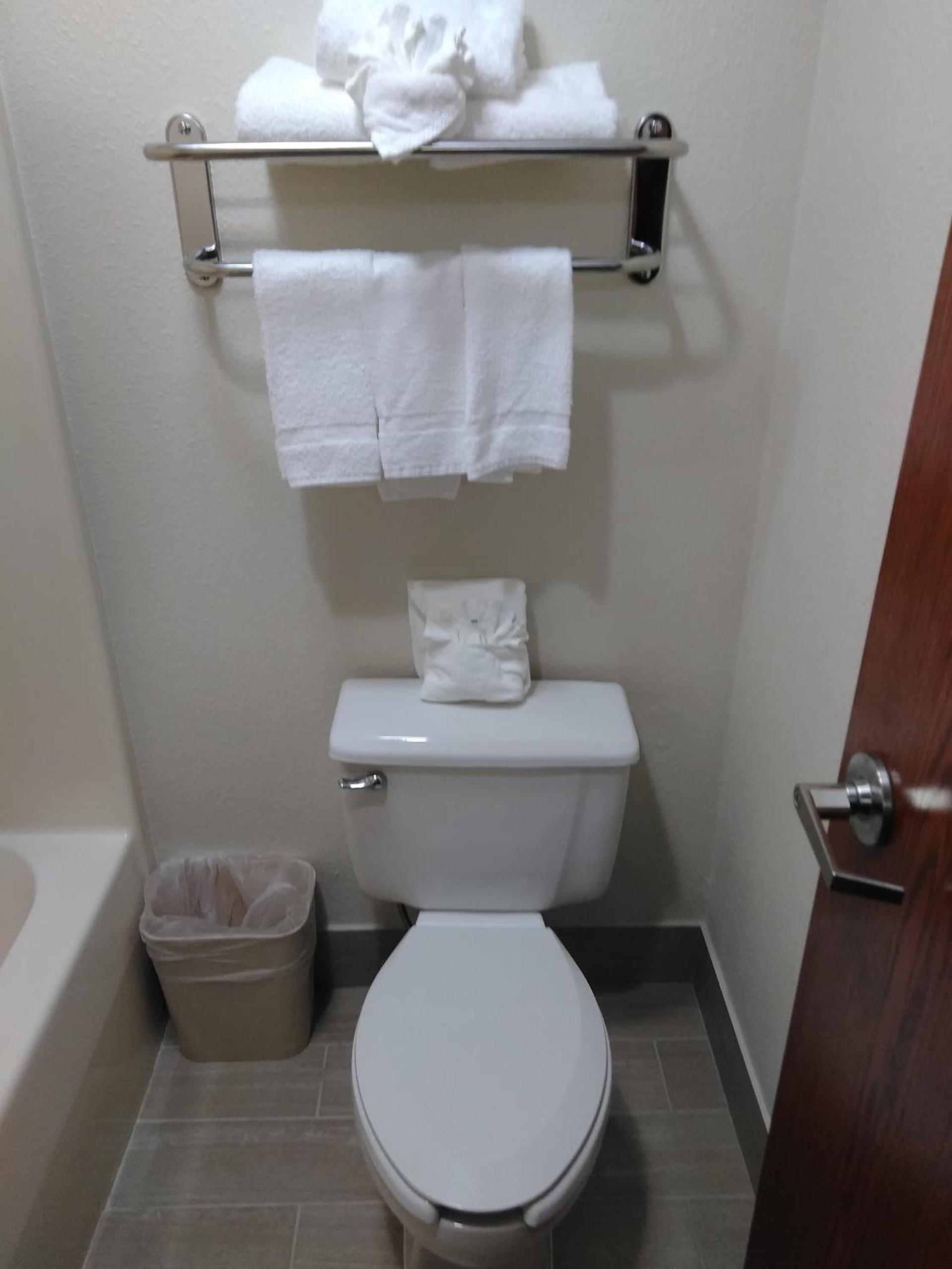 Quality Inn & Suites Mount Vernon photo 26