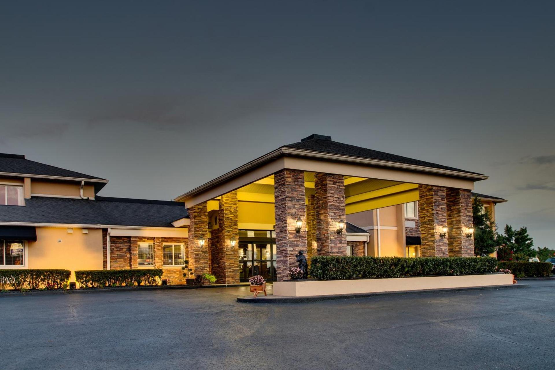 Greenfield Inn & Suites Elizabethtown, KY I65 Exit 94 — hotel in Elizabethtown