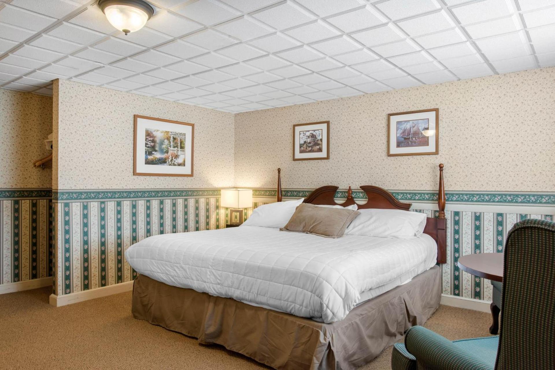 Coachman Inn photo 4