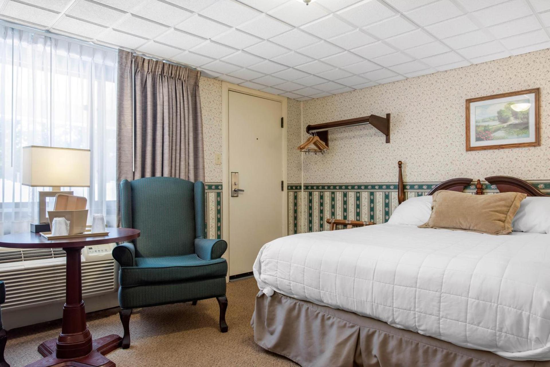 Coachman Inn photo 12