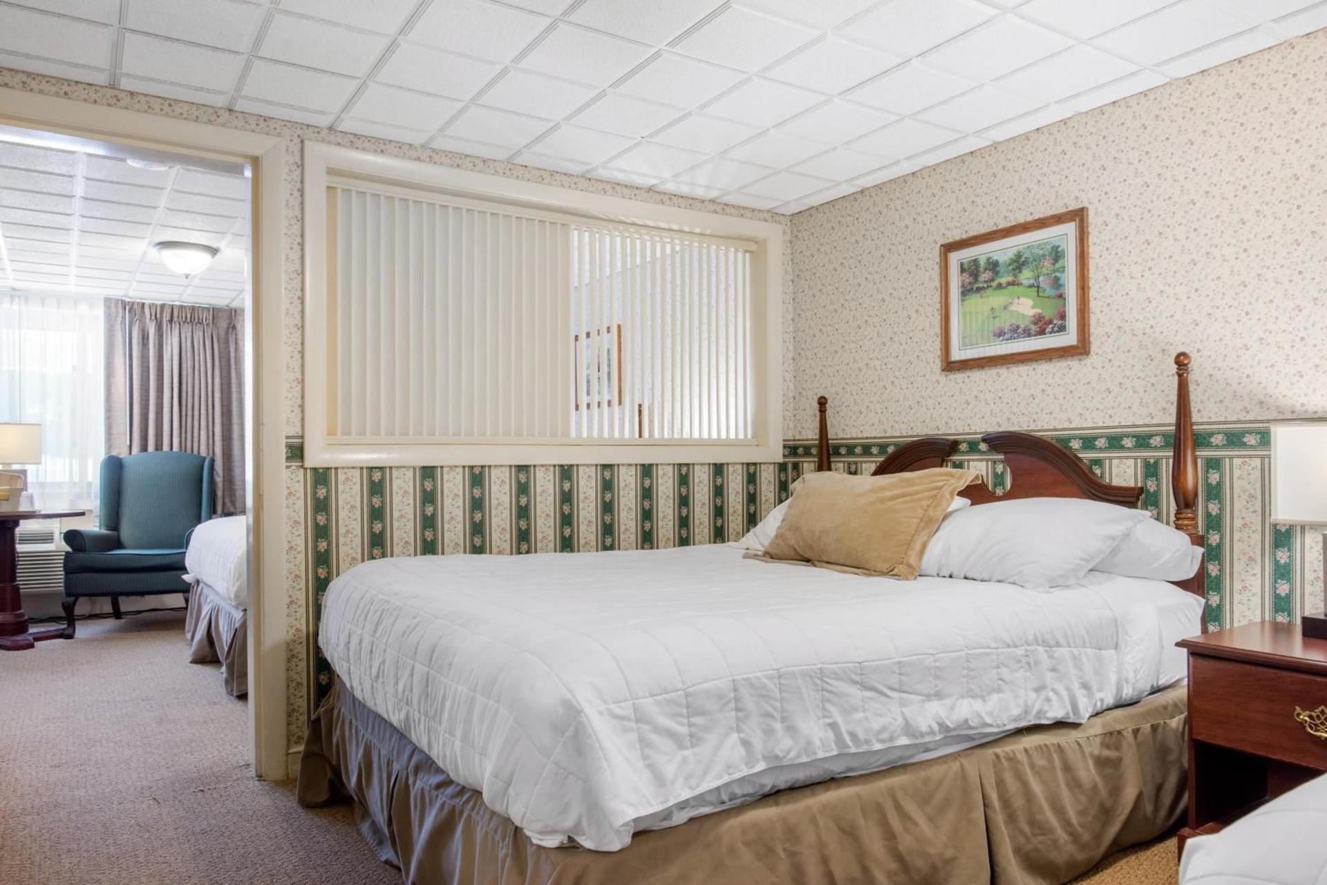 Coachman Inn photo 13