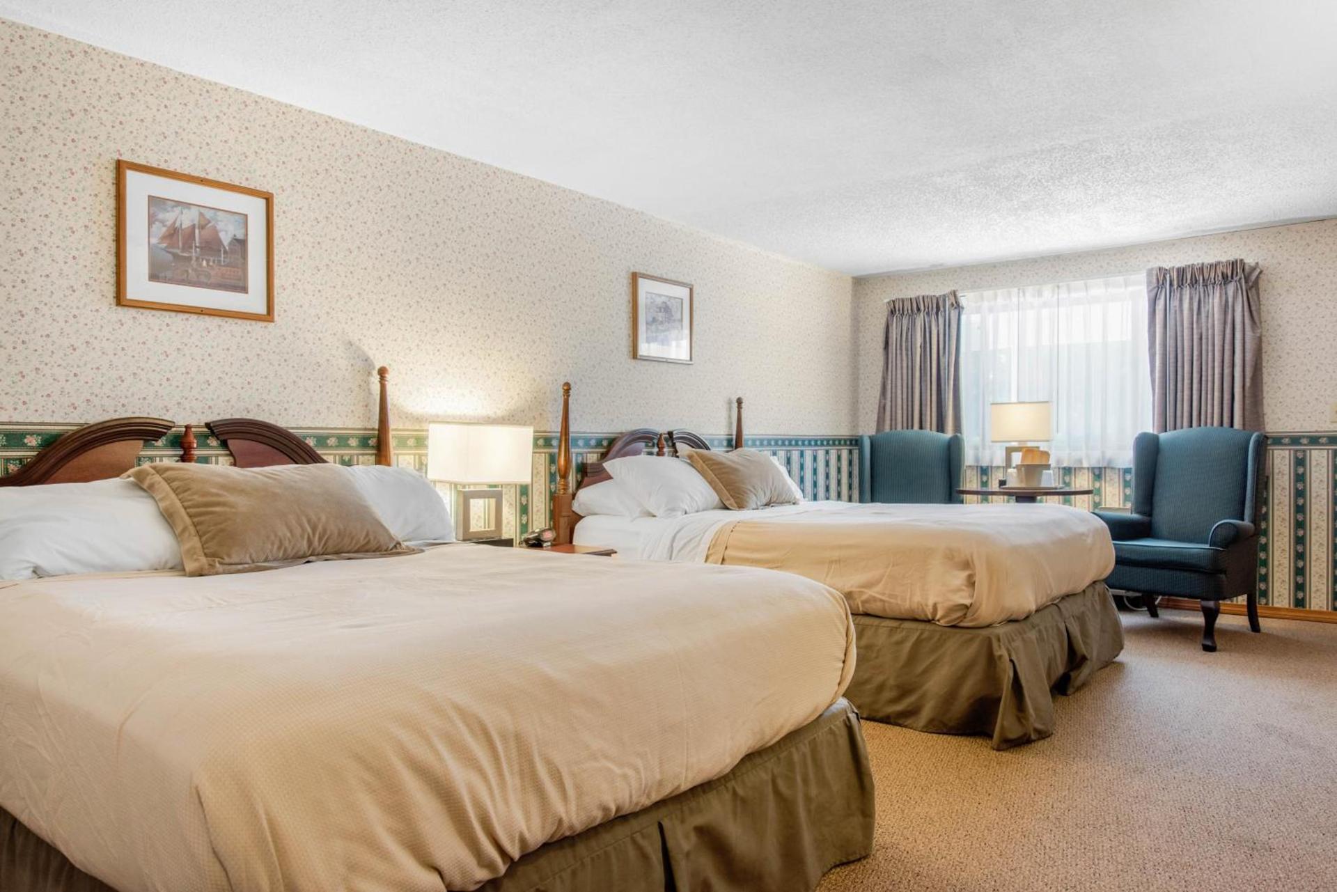 Coachman Inn photo 14