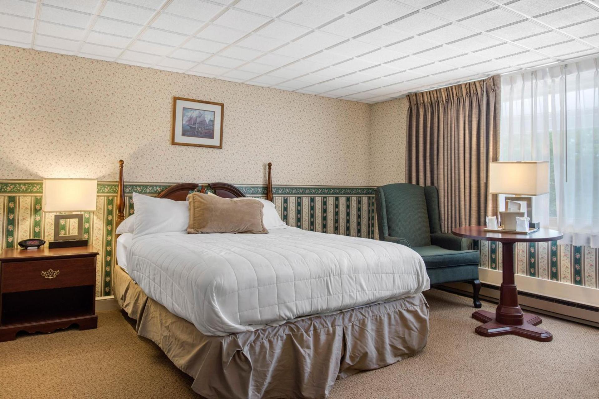 Coachman Inn photo 25