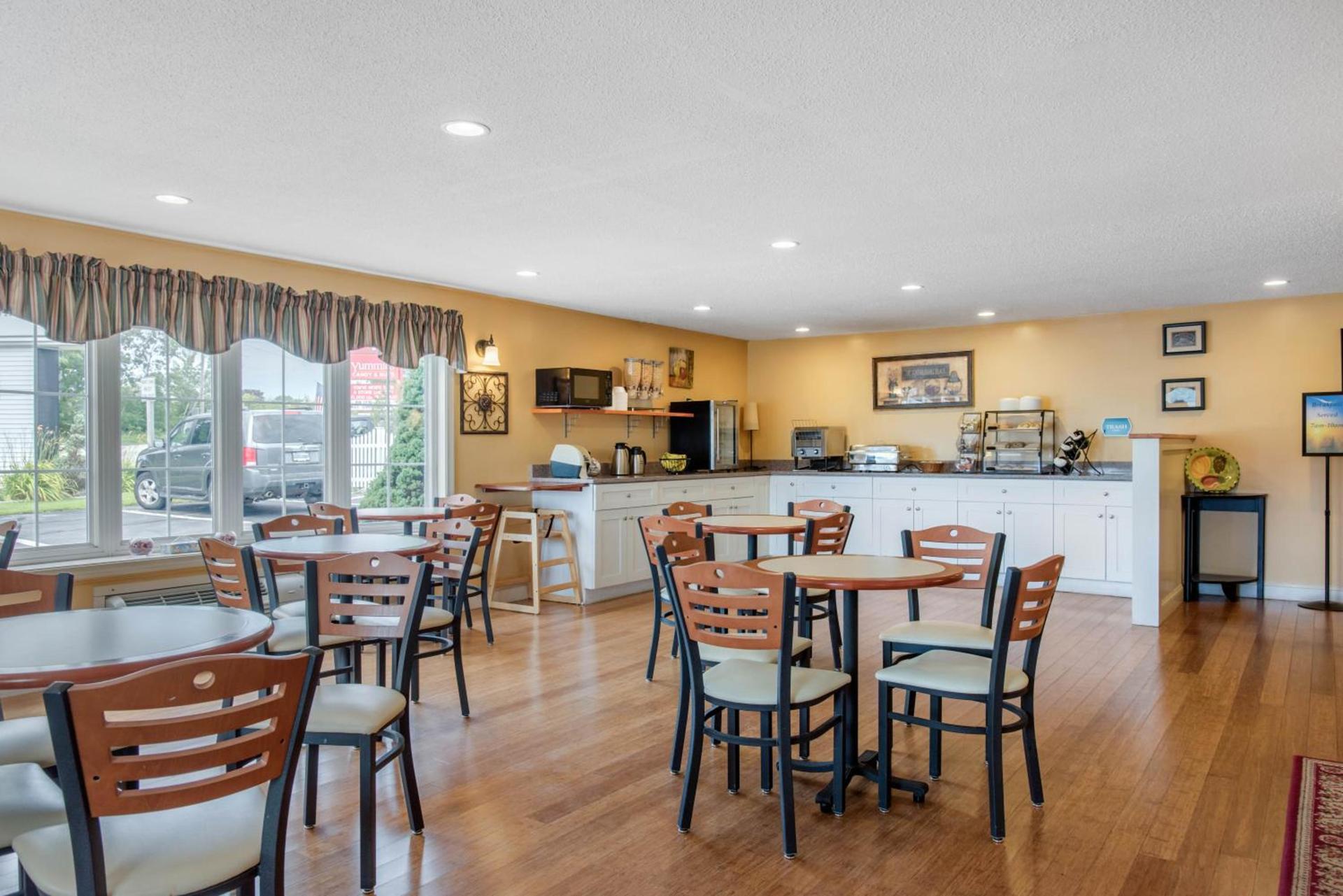 Coachman Inn photo 10
