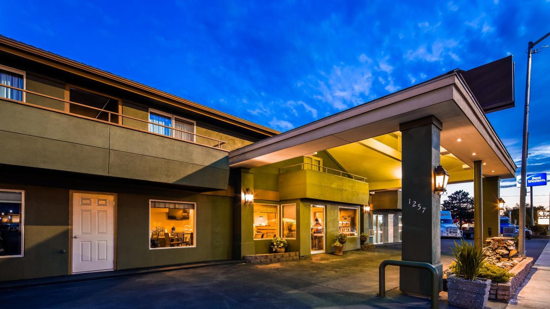 RiverTree Inn & Suites — hotel in Clarkston