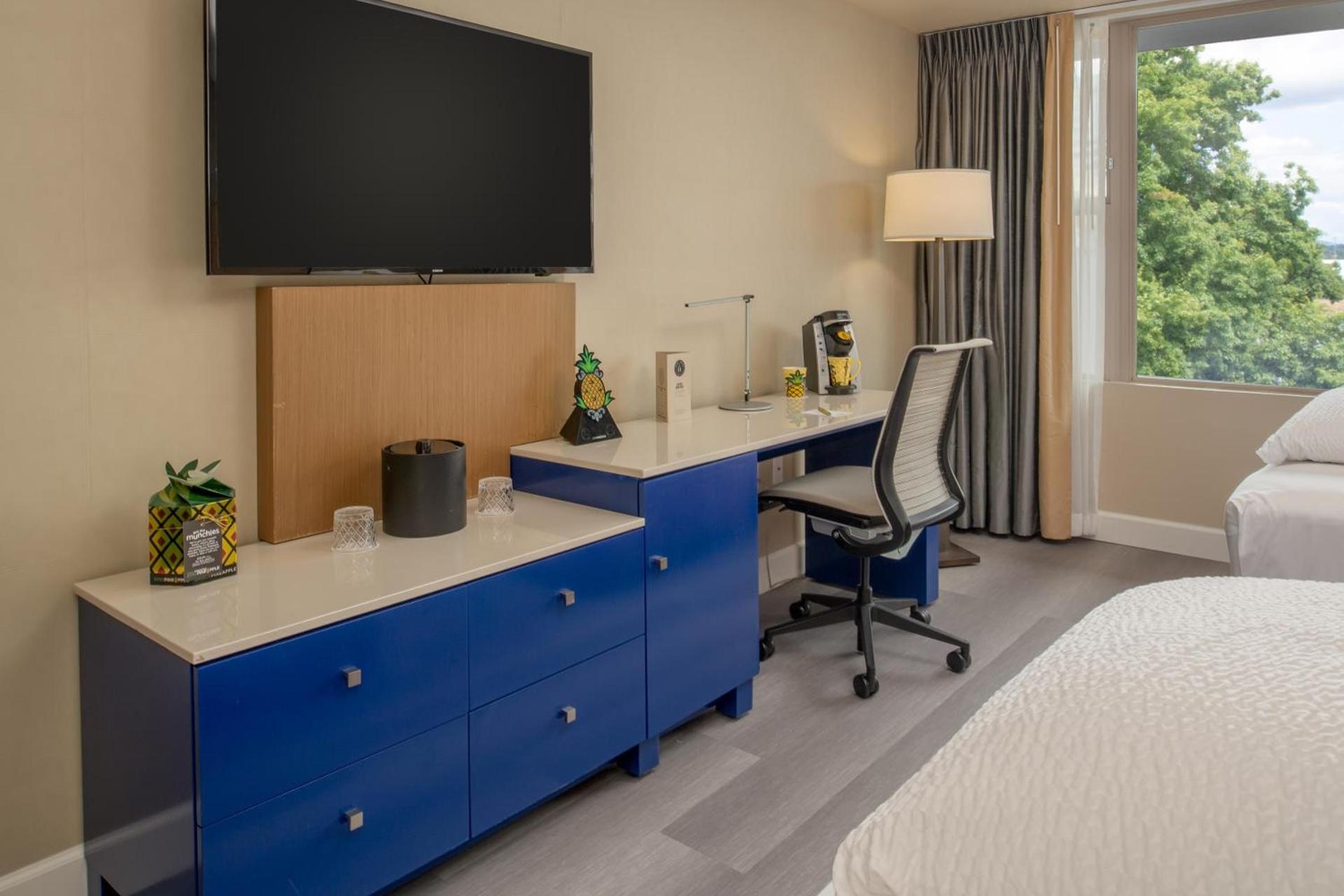 Staypineapple, Hotel Rose, Downtown Portland photo 17