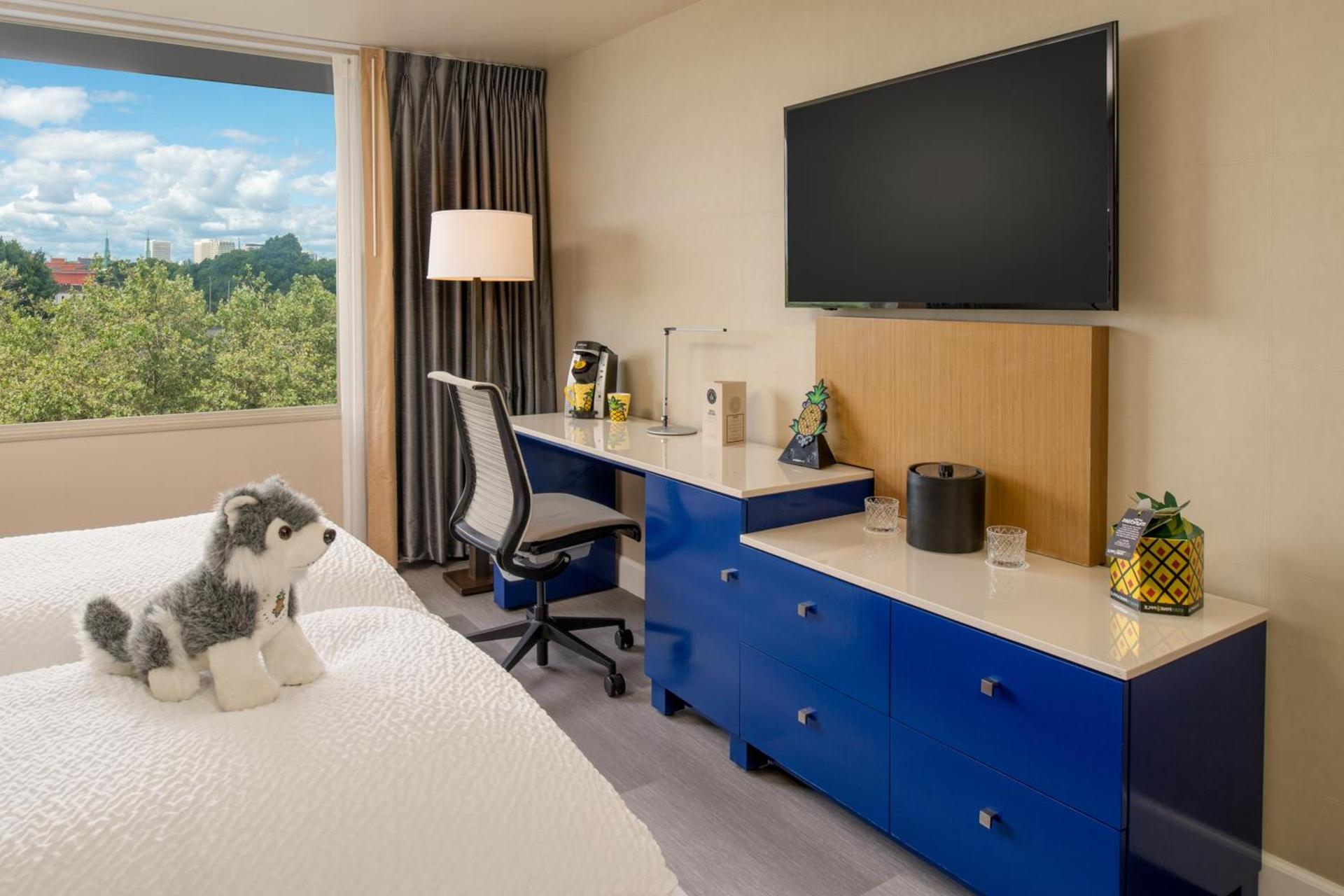 Staypineapple, Hotel Rose, Downtown Portland photo 31