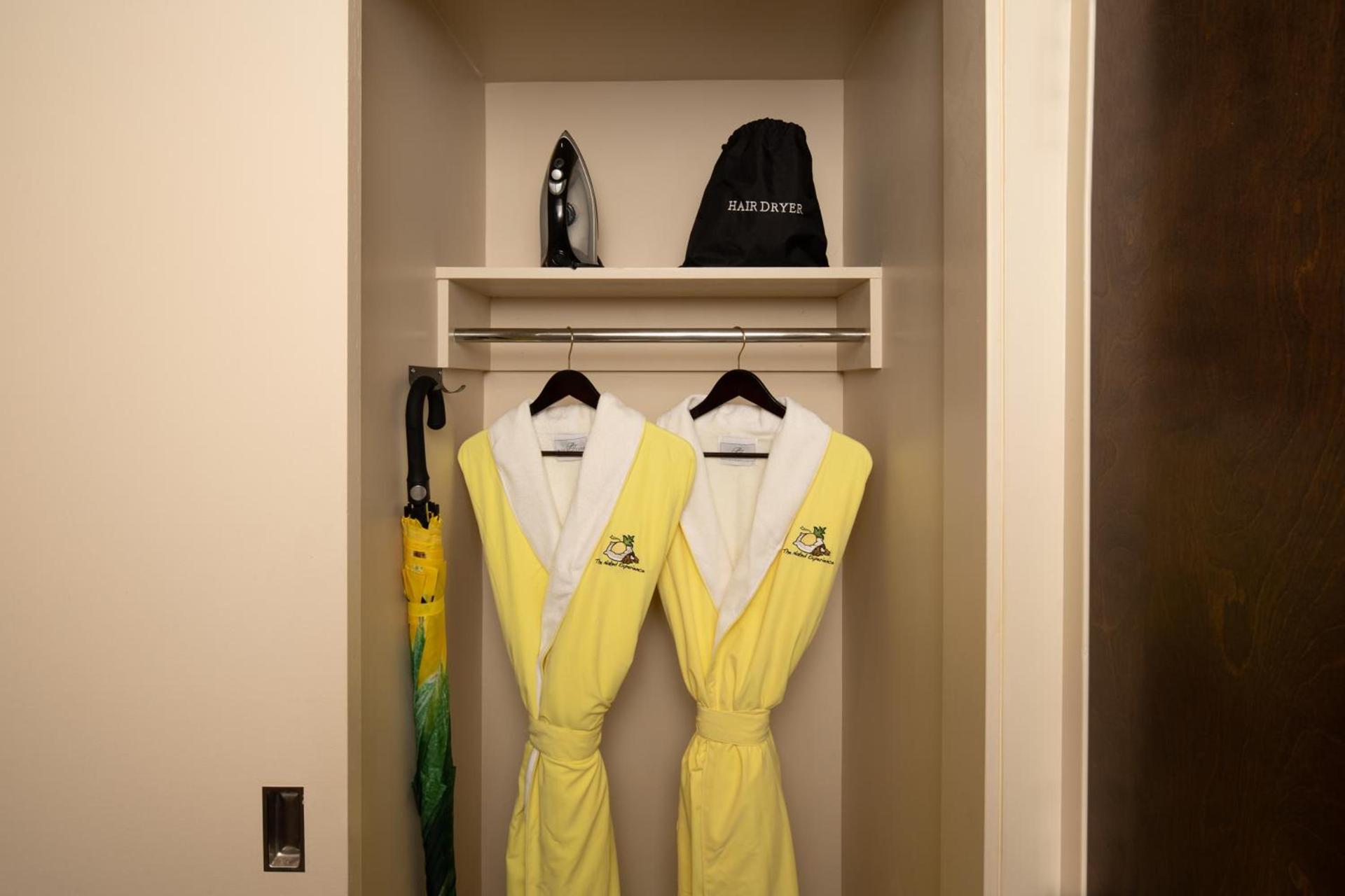 Staypineapple, Hotel Rose, Downtown Portland photo 22