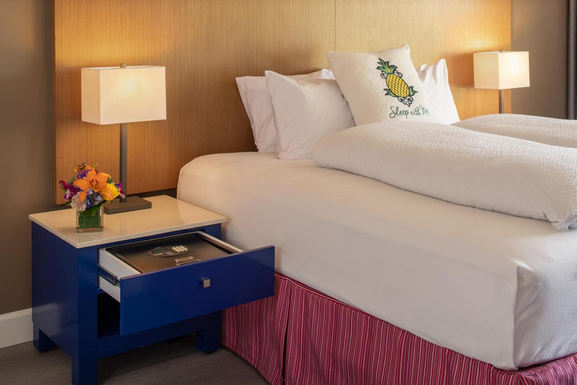 Staypineapple, Hotel Rose, Downtown Portland photo 27