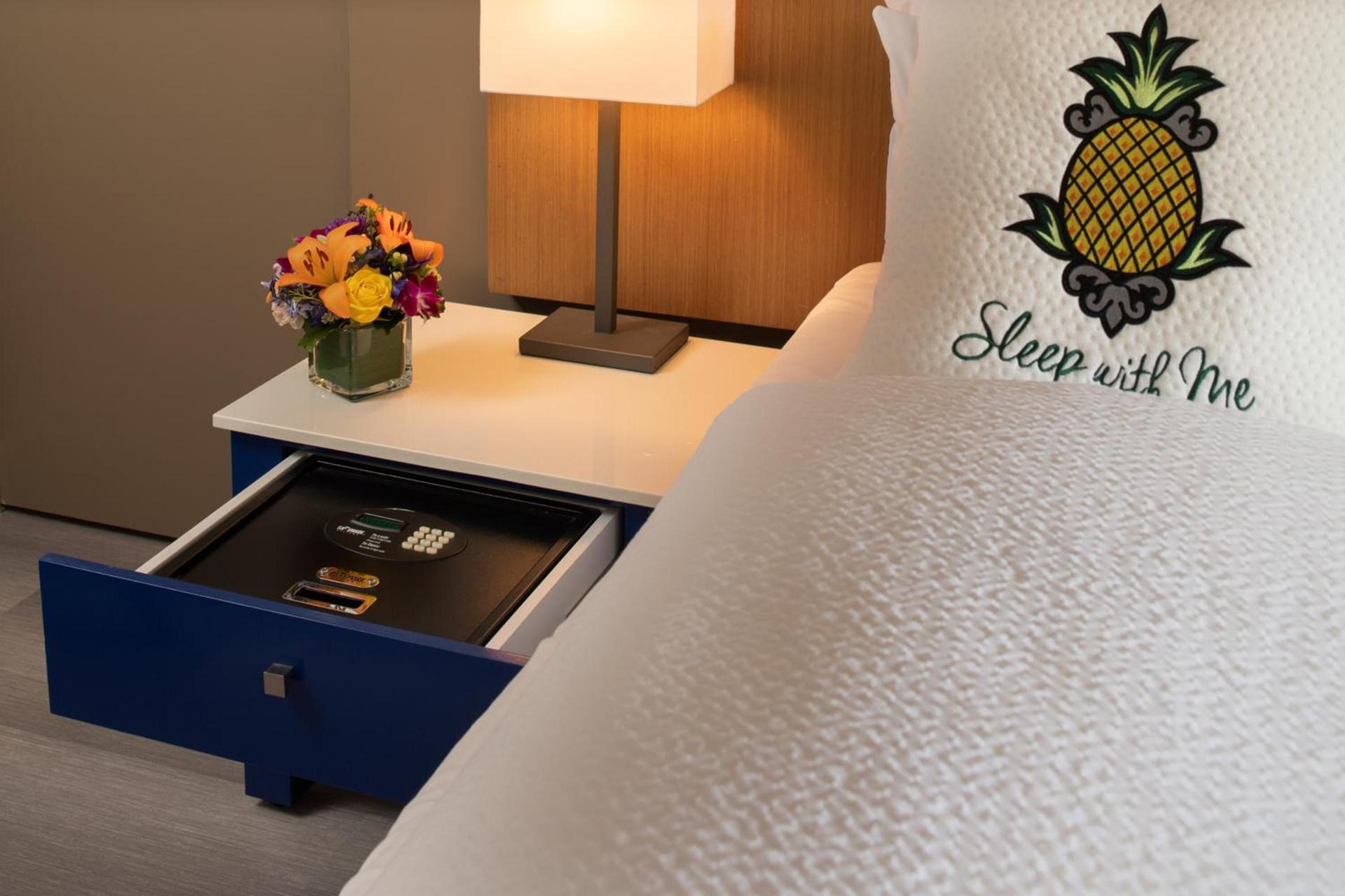 Staypineapple, Hotel Rose, Downtown Portland photo 29