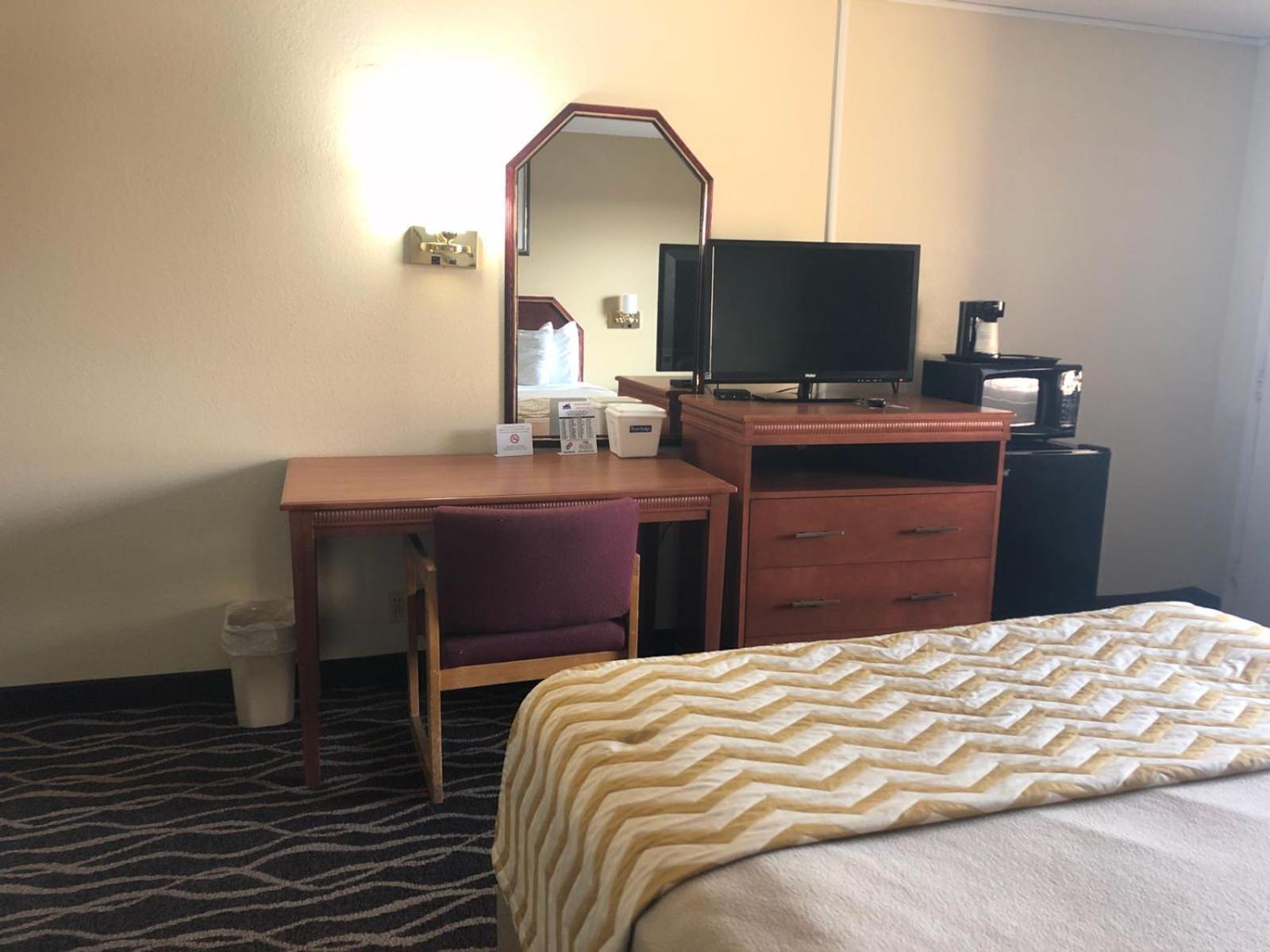Travelodge by Wyndham Terre Haute photo 15