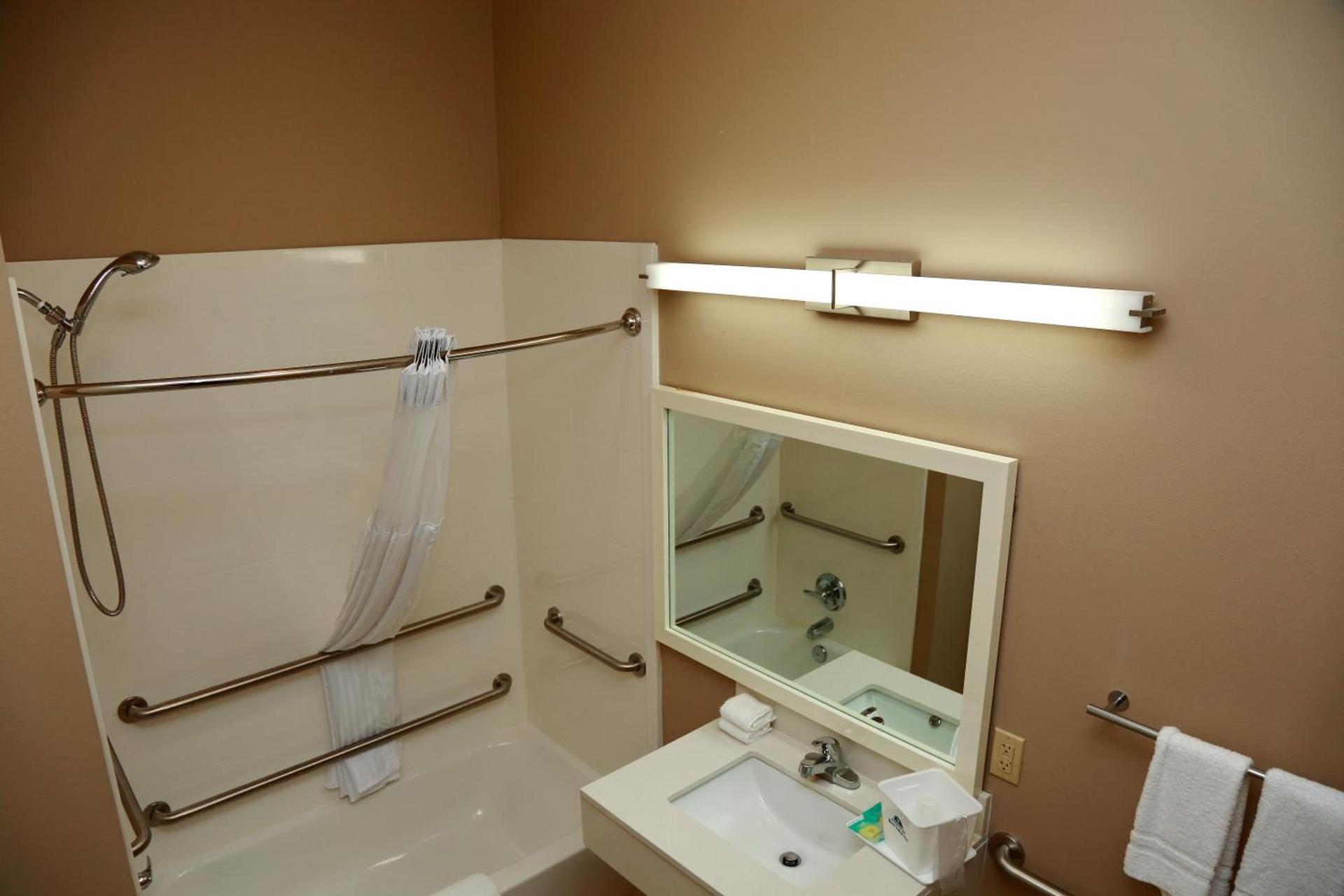 Americas Best Value Inn & Suites-Prairieville photo 40