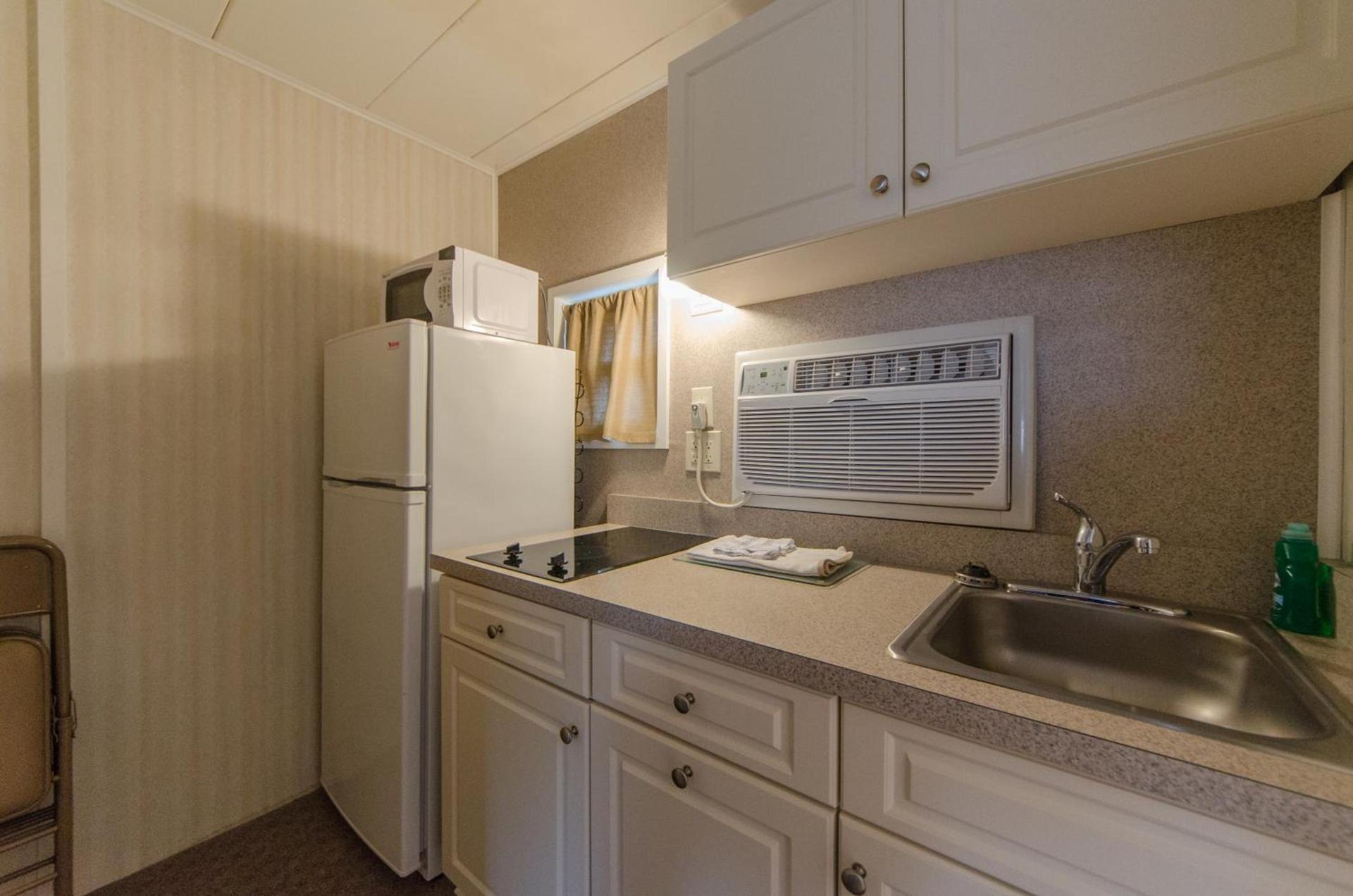Lark Motel photo 9