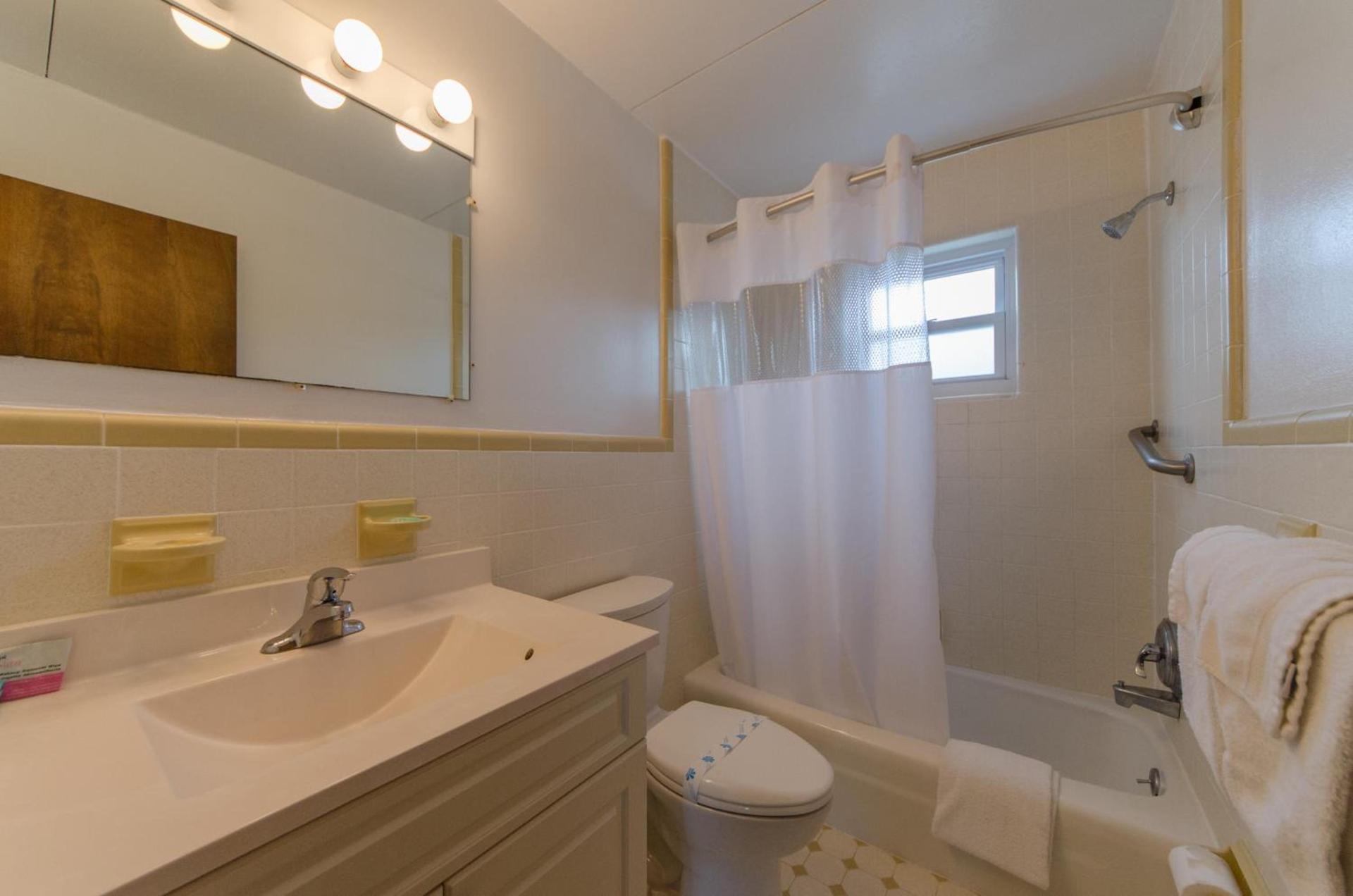 Lark Motel photo 4