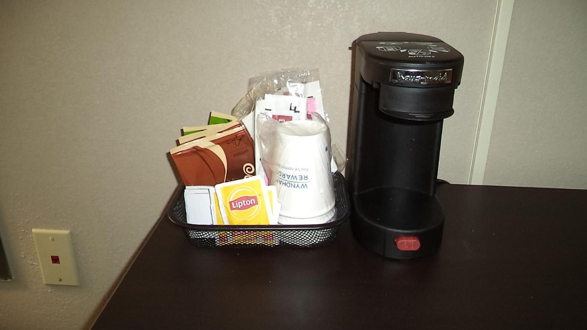 Days Inn by Wyndham Maumee/Toledo photo 22