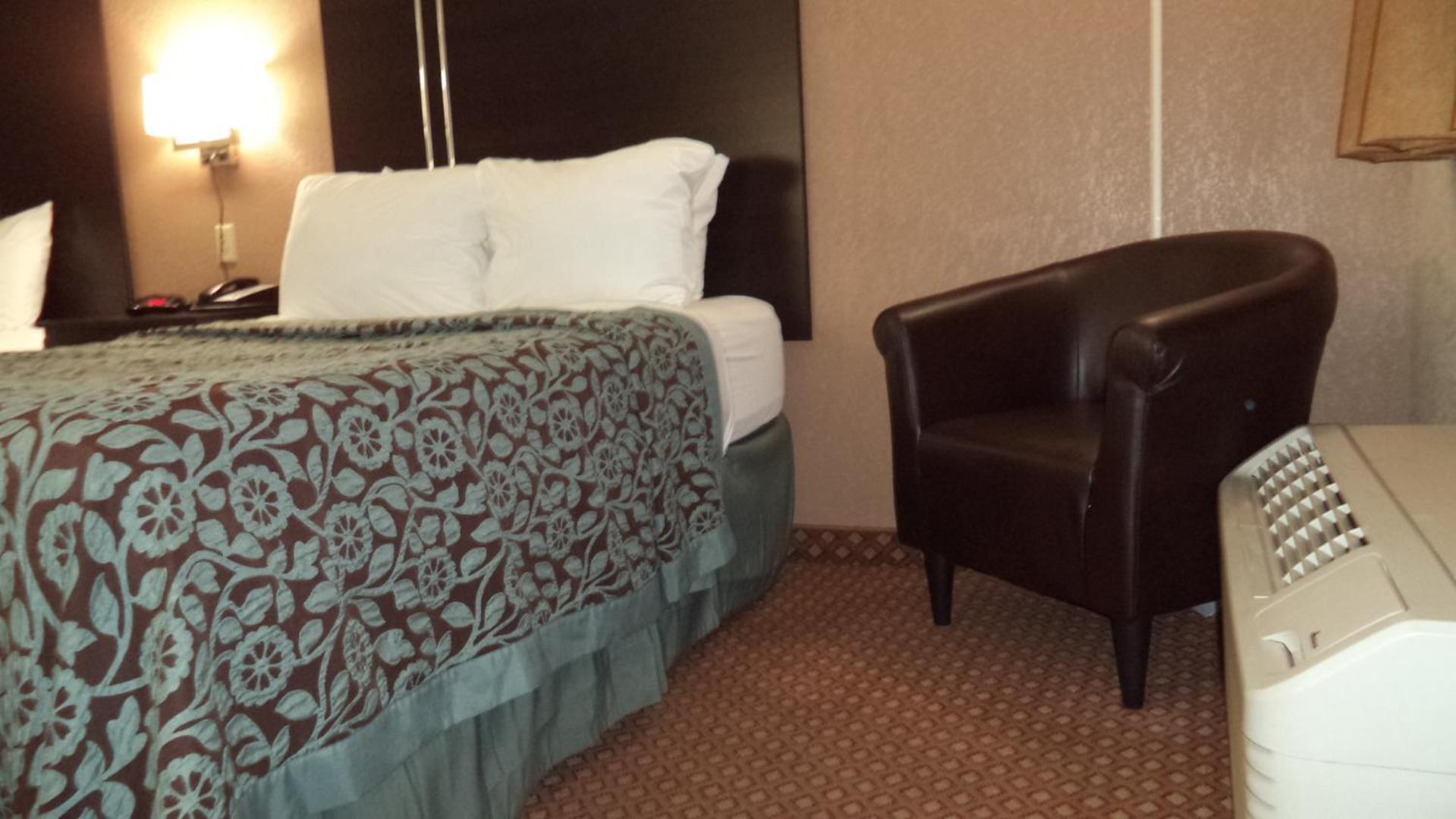 Days Inn by Wyndham Maumee/Toledo photo 18