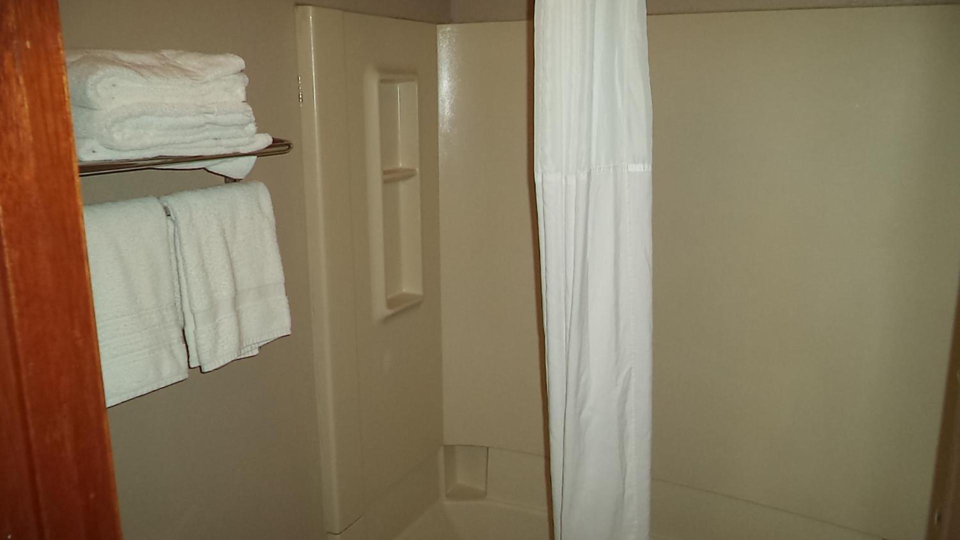 Days Inn by Wyndham Maumee/Toledo photo 21
