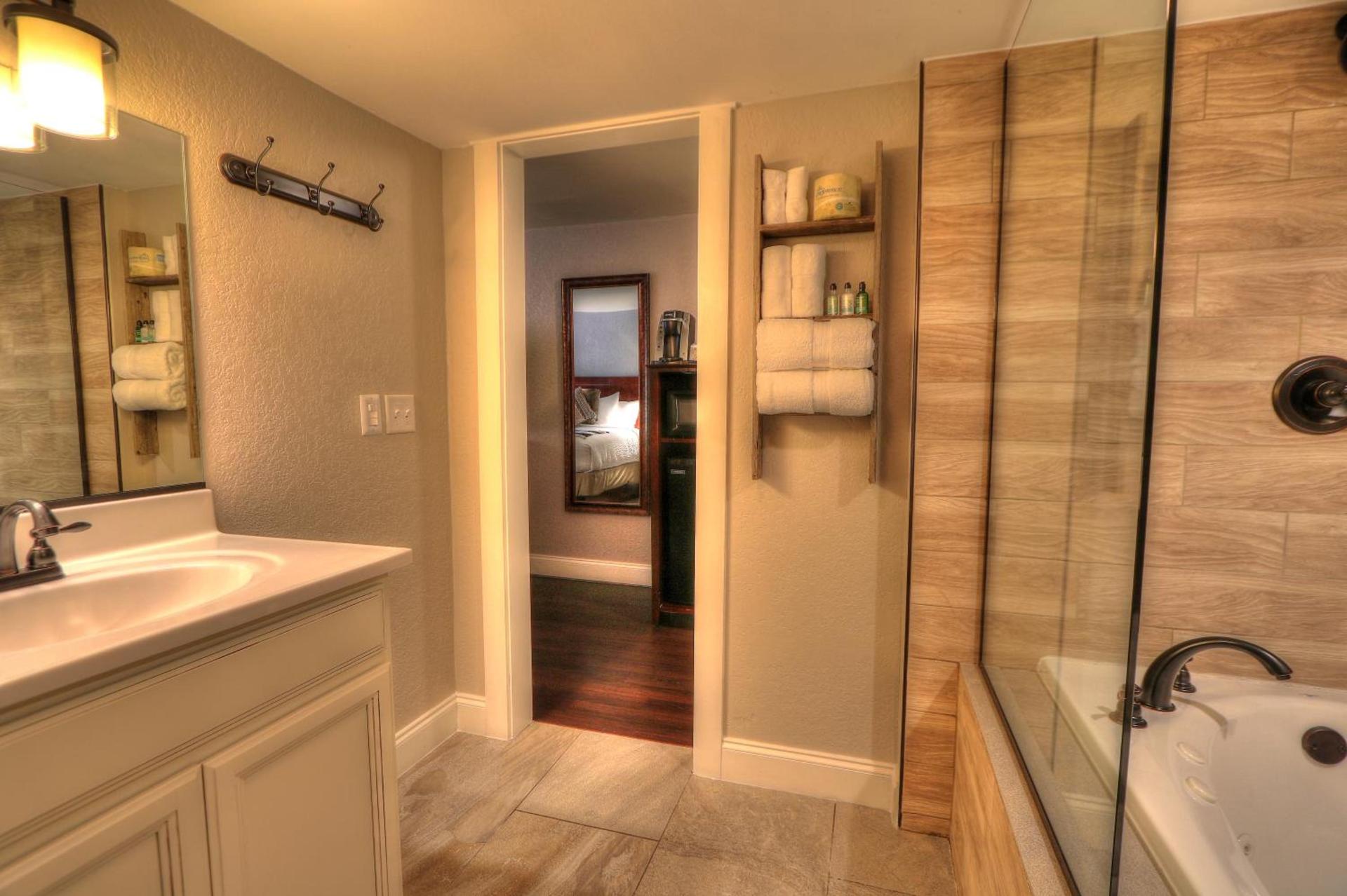 River Edge Inn photo 37
