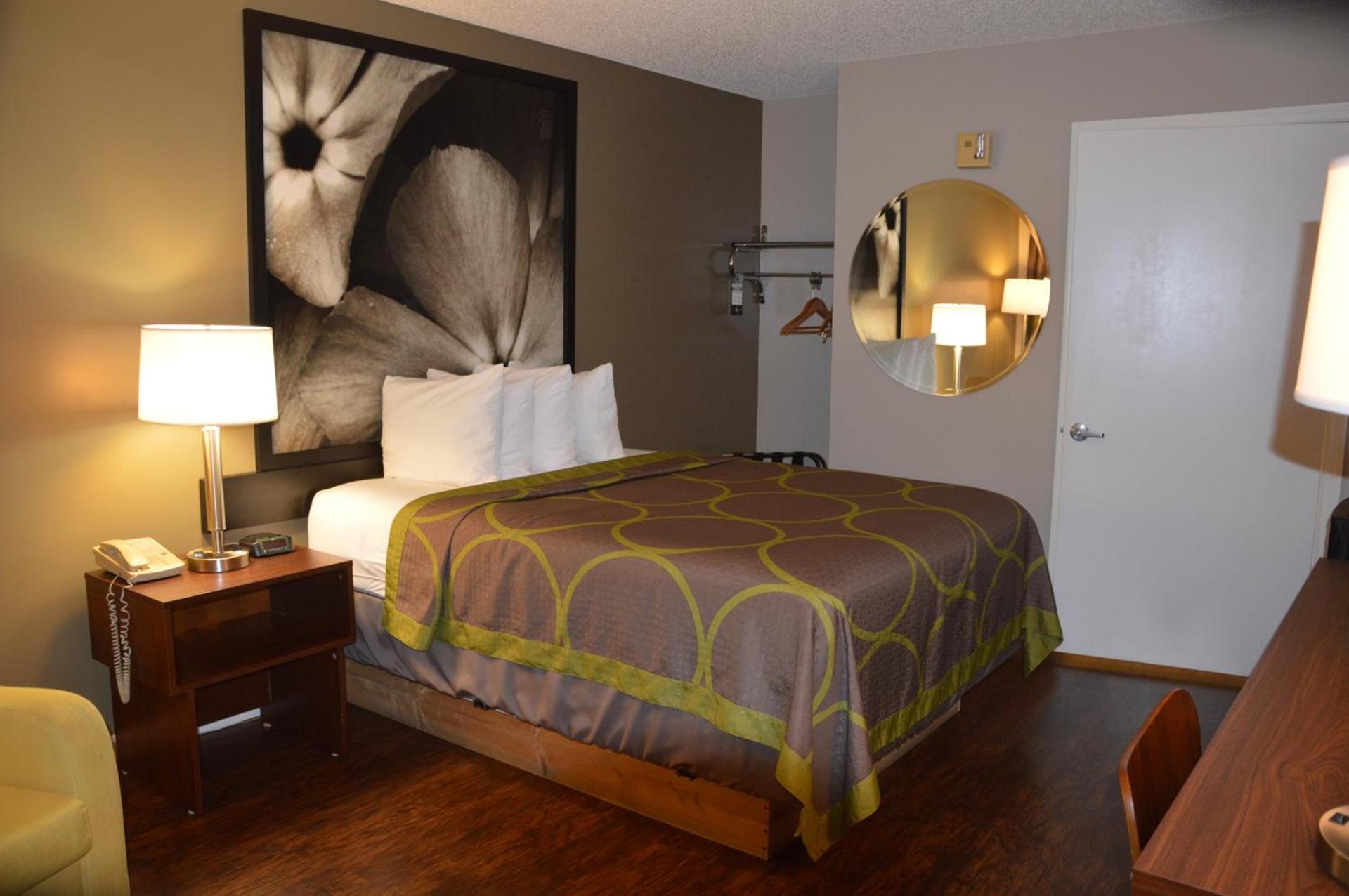 Super 8 by Wyndham Madison photo 36