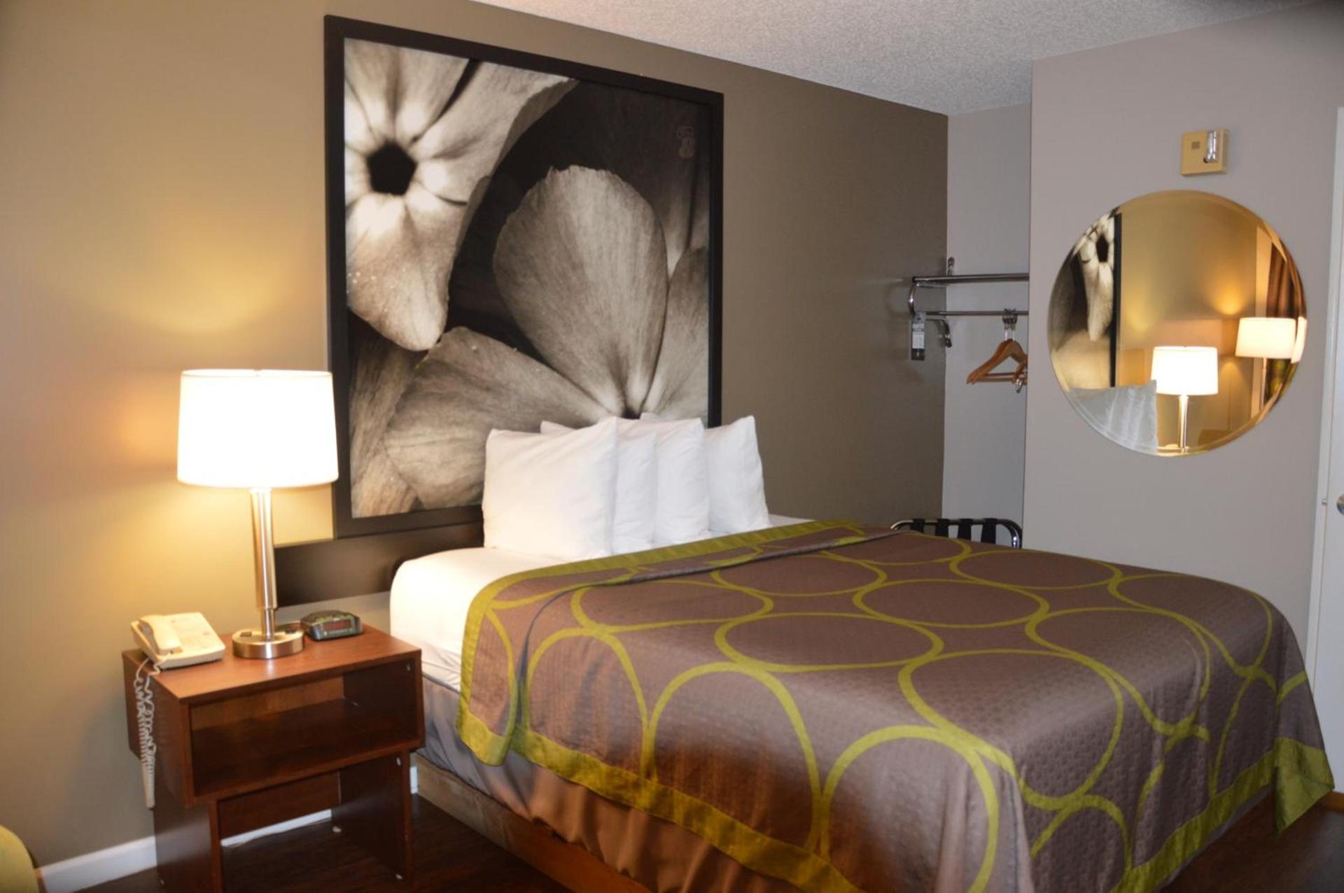 Super 8 by Wyndham Madison photo 37
