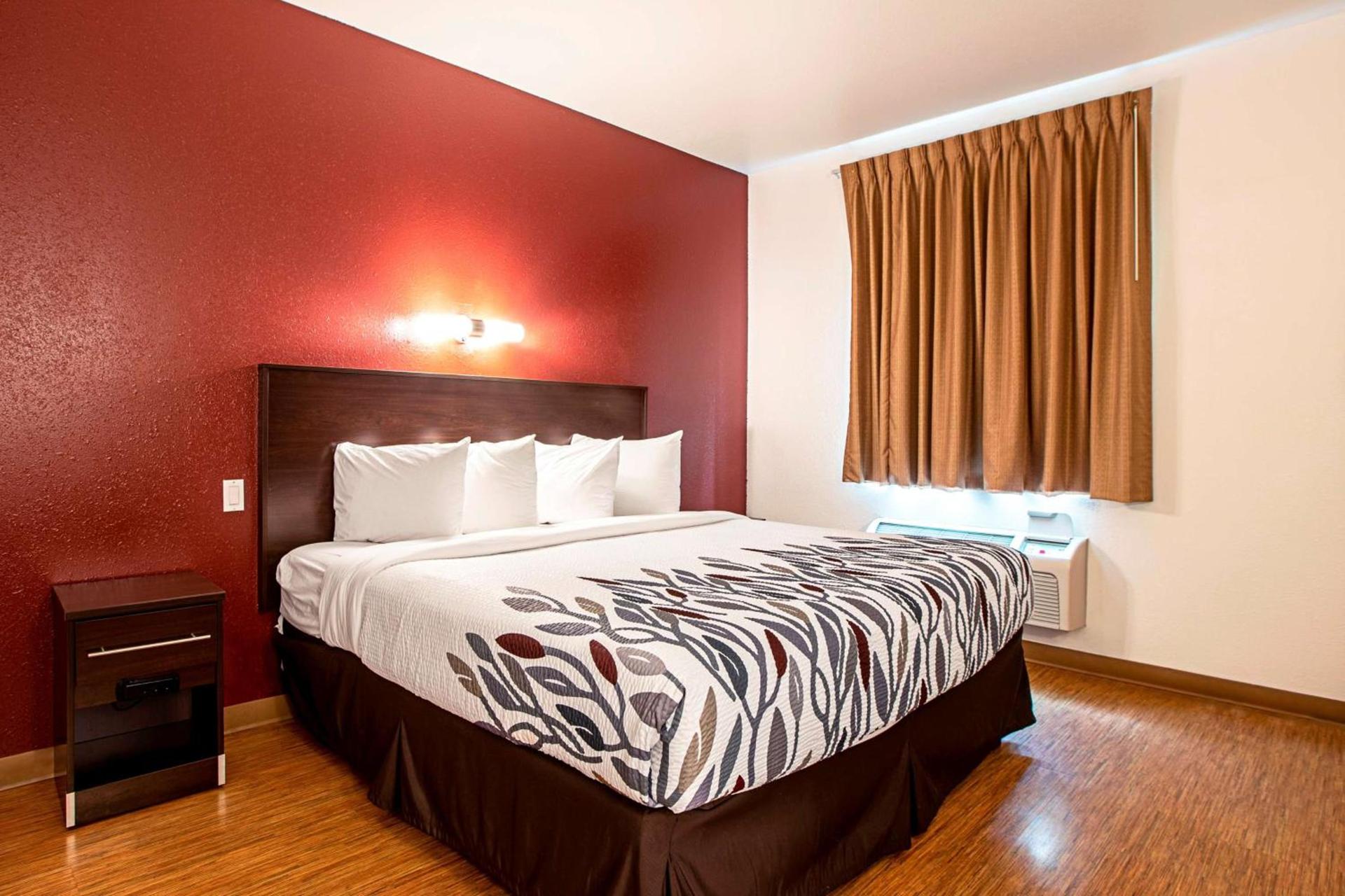 Seasons Inn Traverse City photo 27