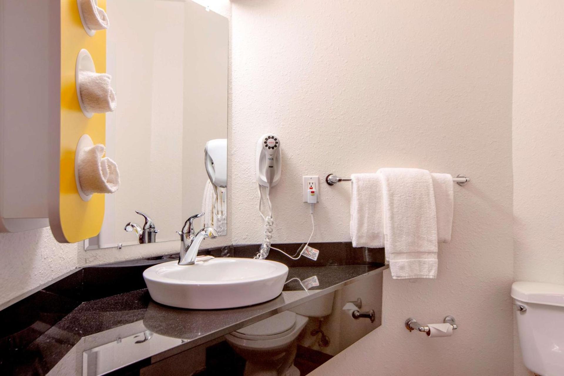 Seasons Inn Traverse City photo 21