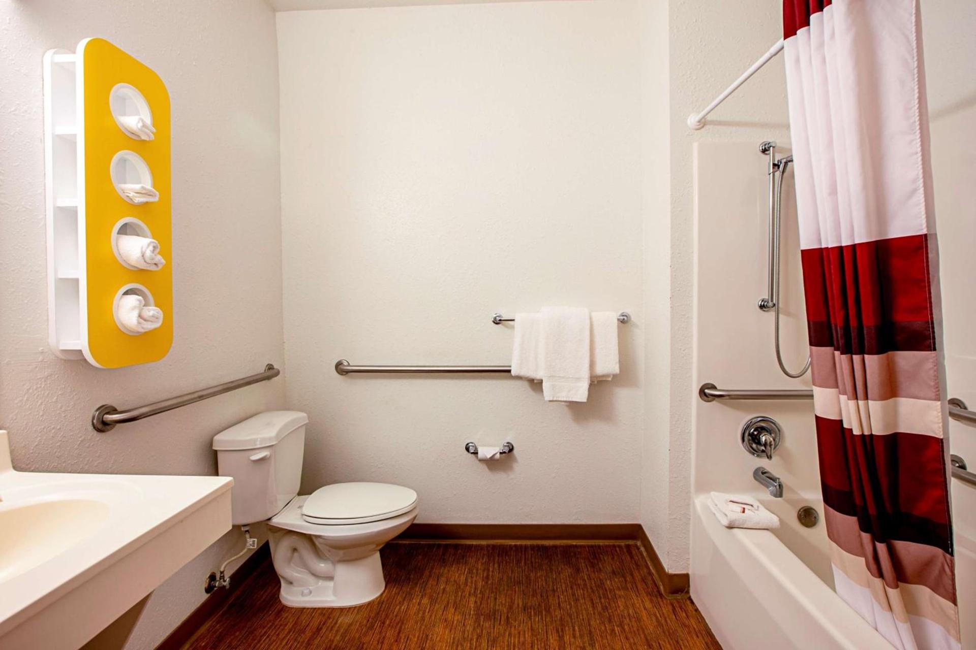 Seasons Inn Traverse City photo 20