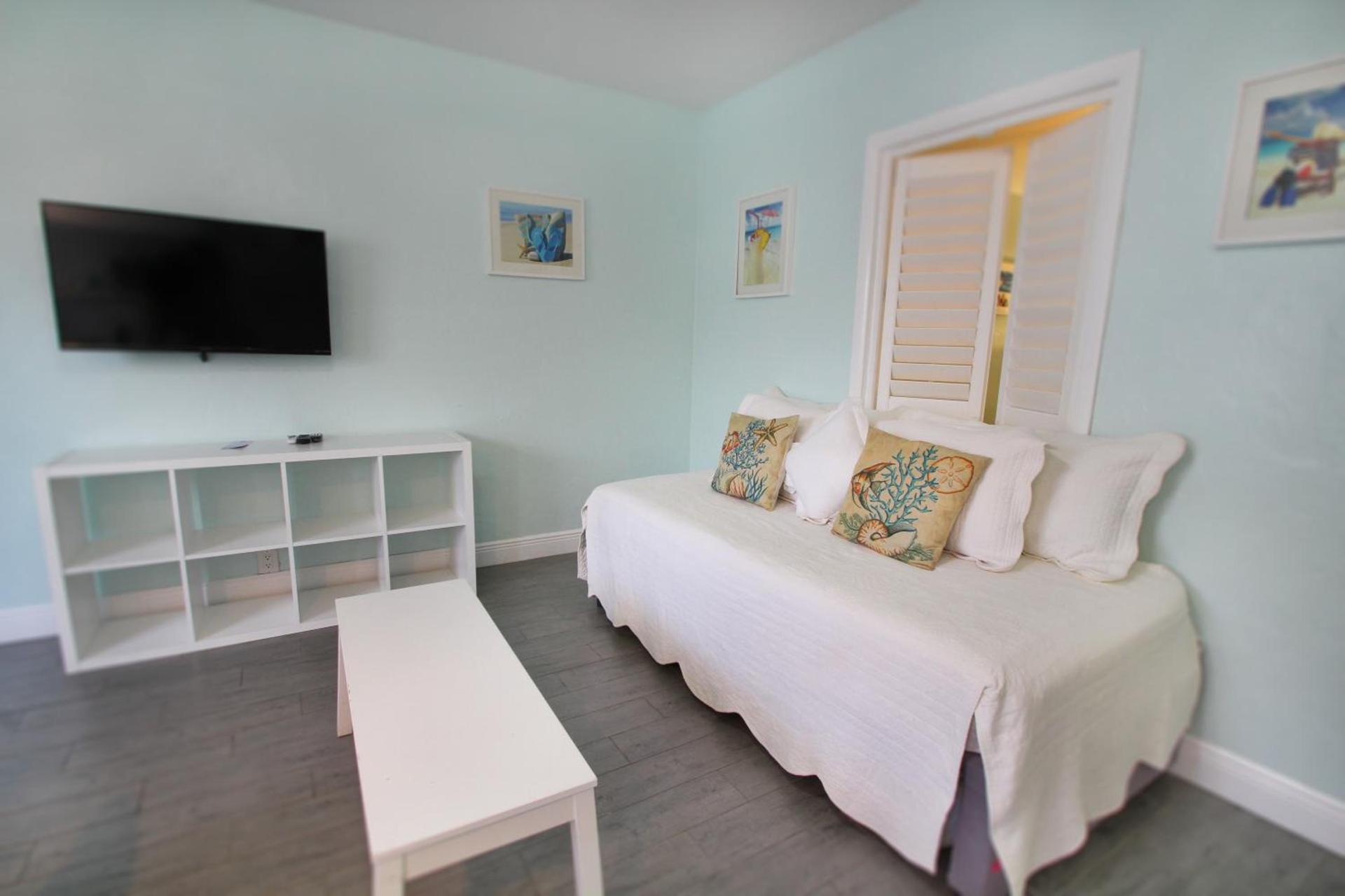 Hollywood Beachside Boutique Suite photo 34