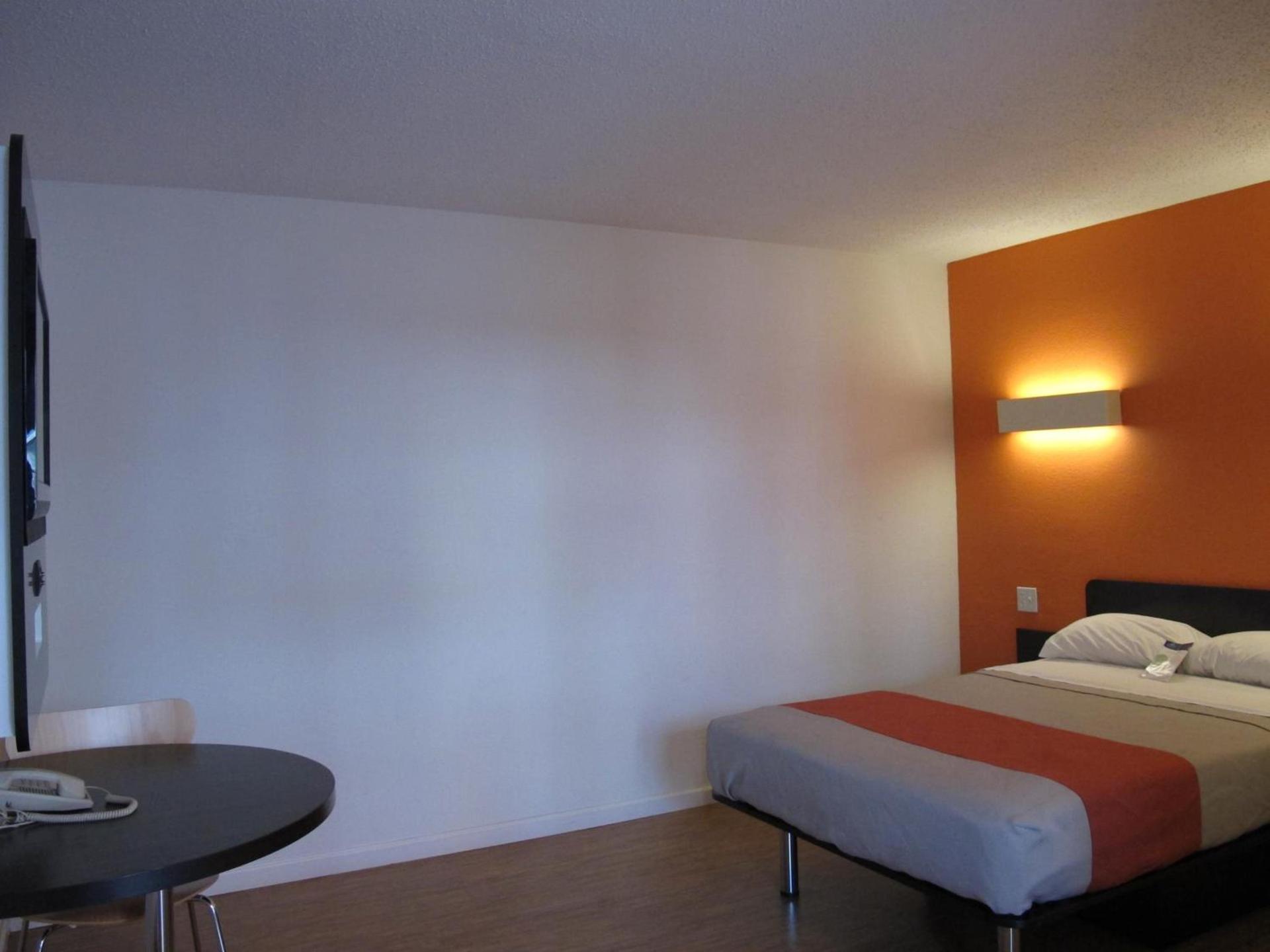 Motel 6 Baltimore MD photo 13