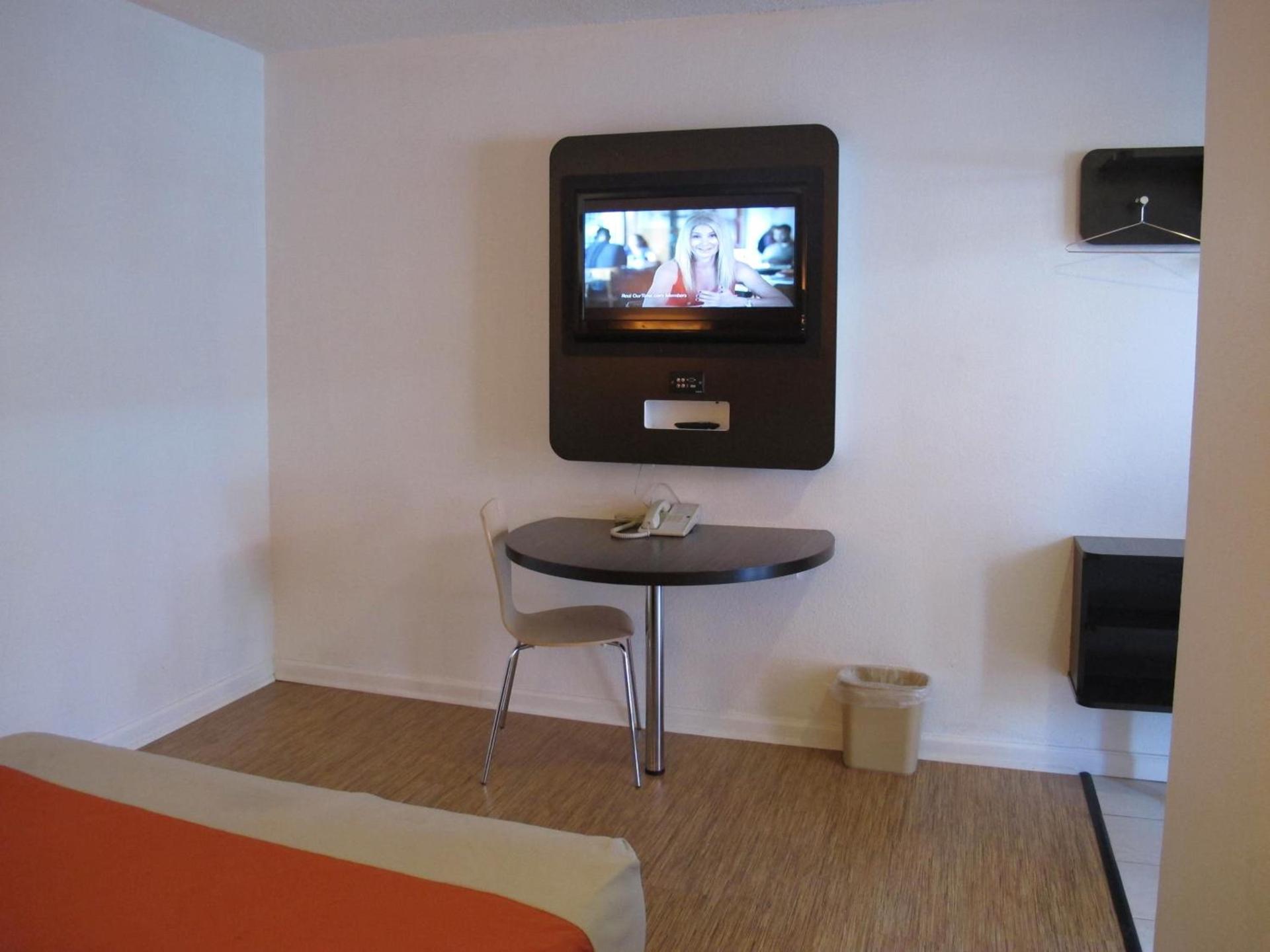 Motel 6 Baltimore MD photo 22