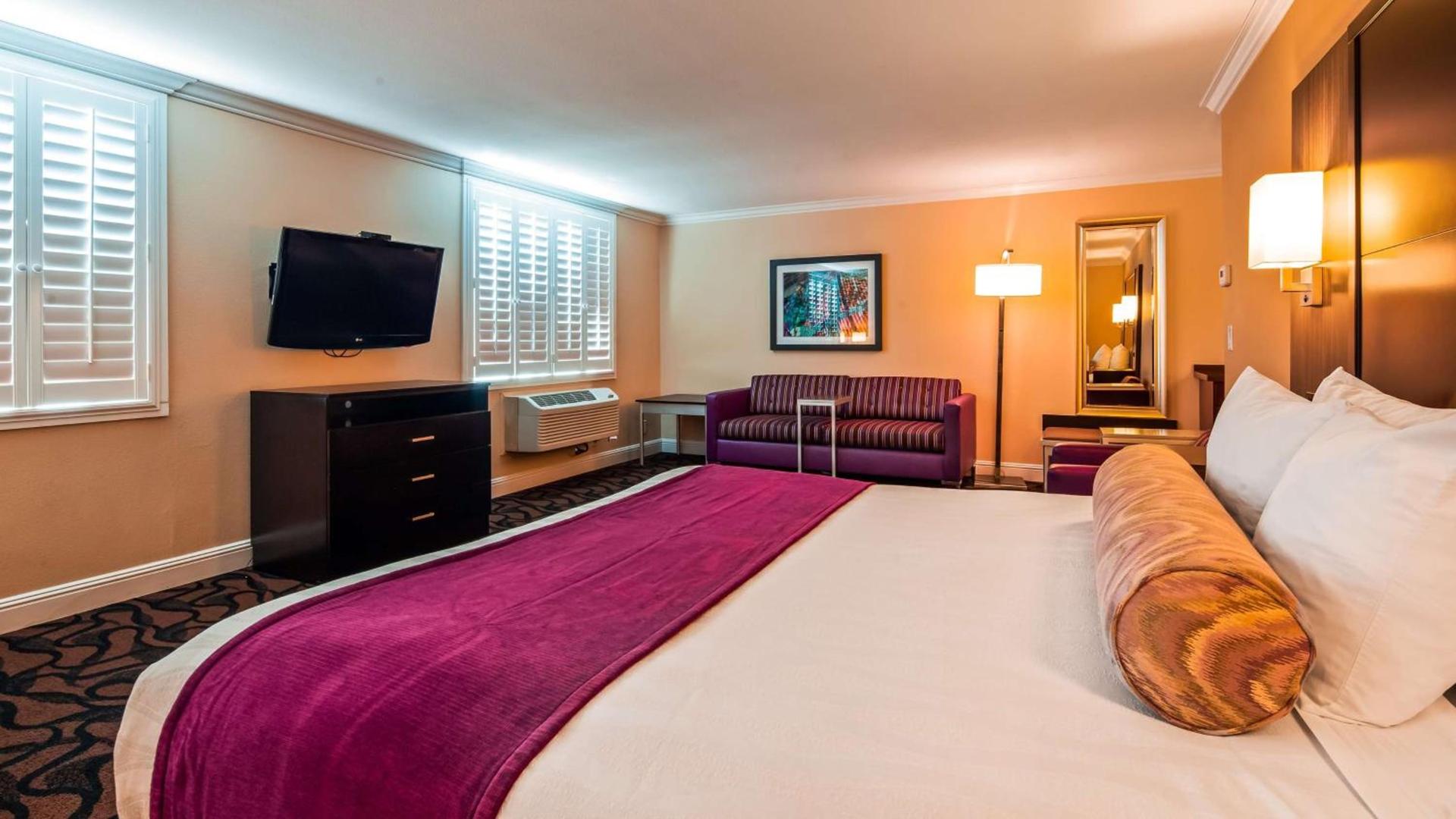 Best Western Plus Airport Plaza photo 36